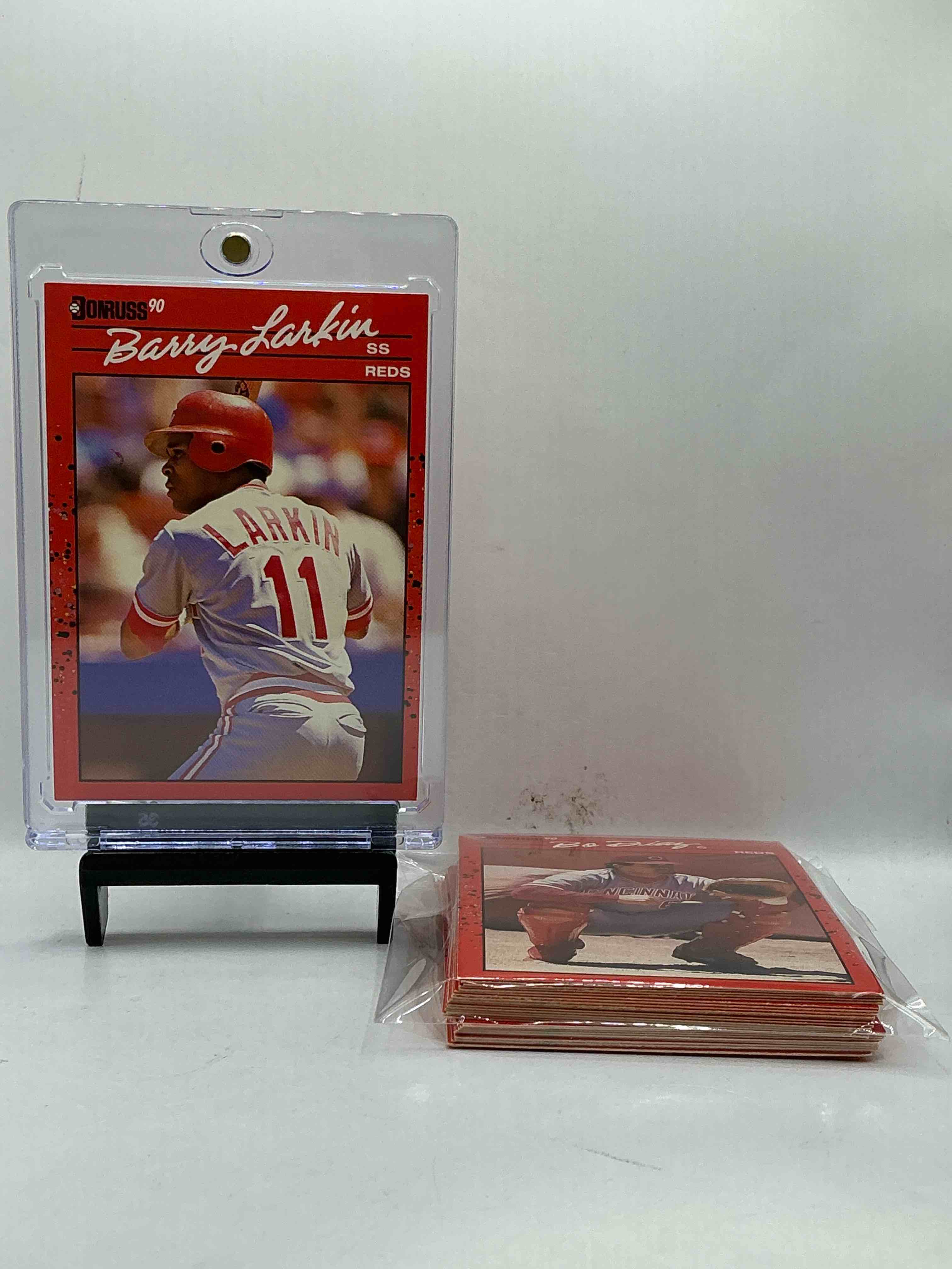 1990 Donruss Baseball Complete REDS Team Set! 26 Of The Best Reds From The Year Including Legends Like Barry Larkin & Ken Griffey! Reds Fans Rejoice!