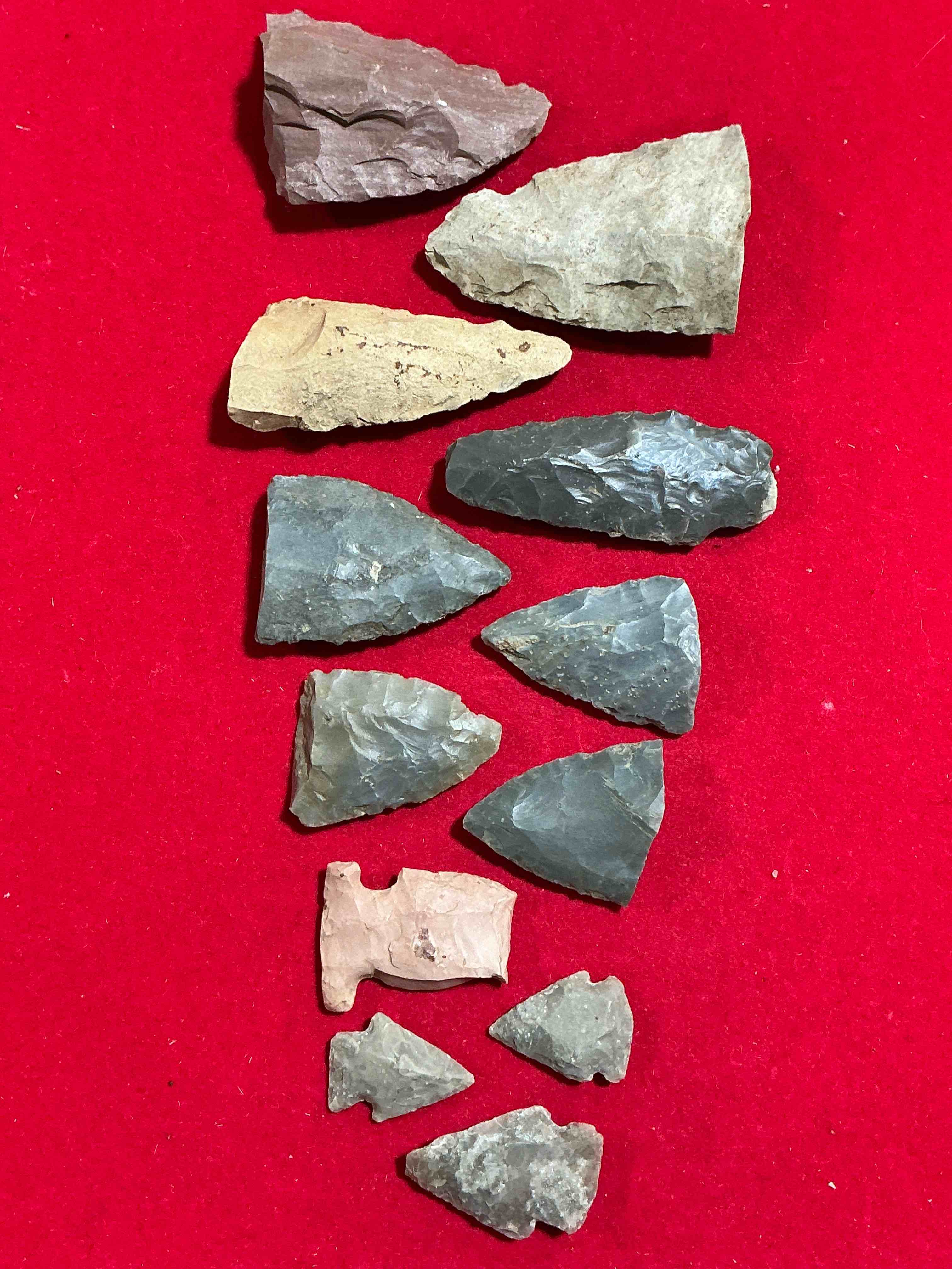 Condition photo showing Good Condition for Cherokee Indian Artifacts! Authentic Arrowheads And/Or Spear Tips Believed To Be Of Cherokee Indian Origin! These Artifacts Were Typically Produced By Native American Indians Using A Process Called Flintknapping & Were Used For Hunting & War! Own These Incredible Pieces Of History!