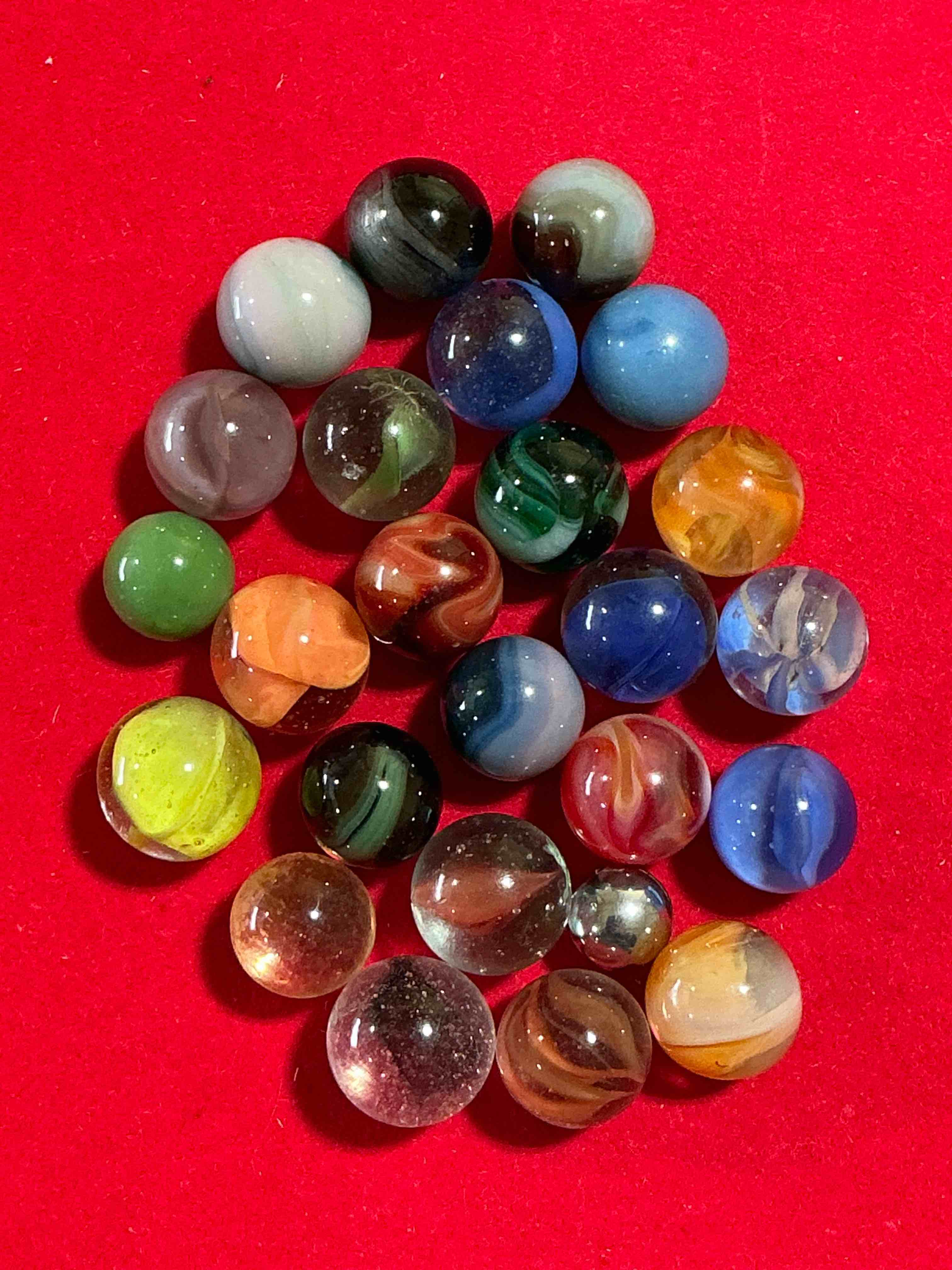 Antique Glass Marbles! Genuine Stunning Marbles Lot, All Marbles Made Between The Years 1925-1965 & Made With Uranium! Many Are Great Depression Era & Even Earlier! Gorgeous, Authentic Pieces Of History!  