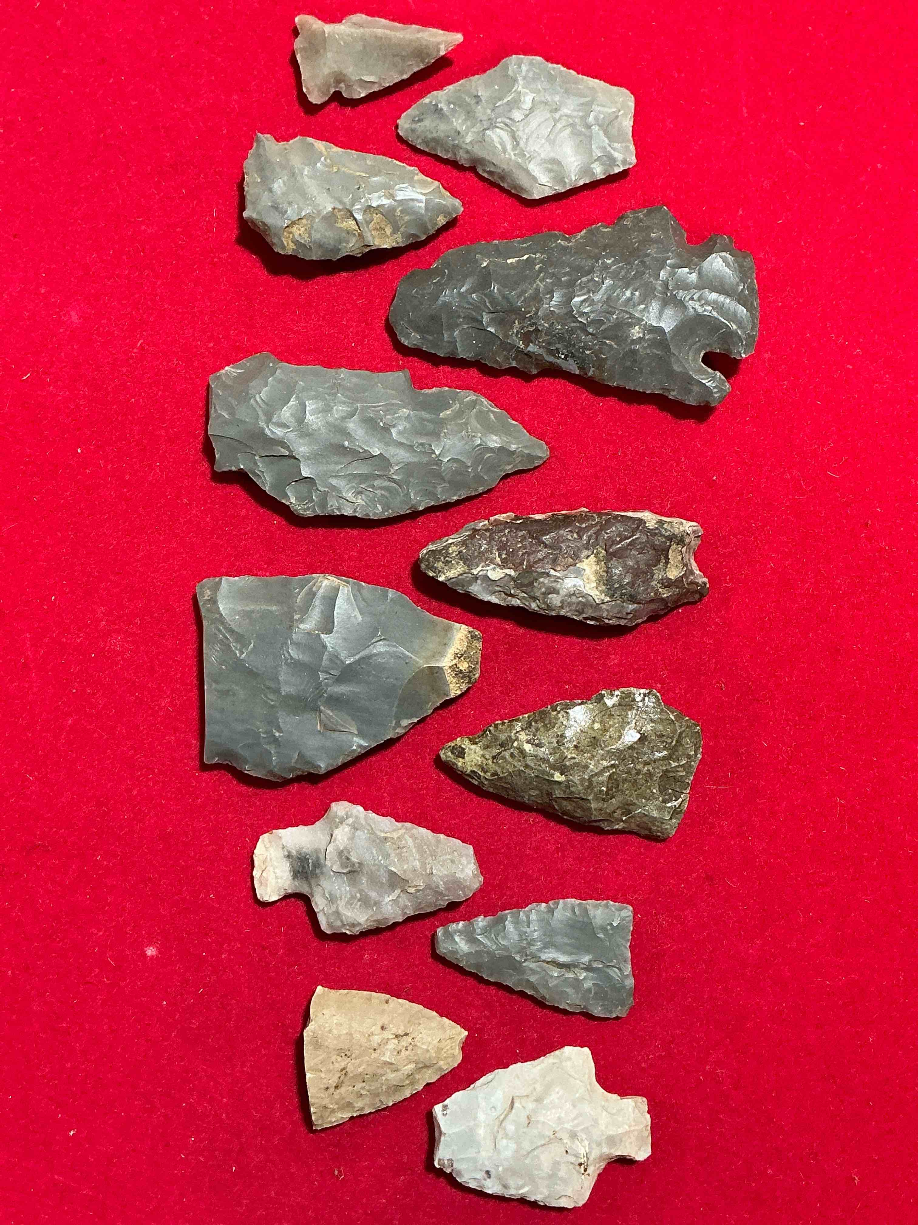 Cherokee Indian Artifacts! Authentic Arrowheads And/Or Spear Tips Believed To Be Of Cherokee Indian Origin! These Artifacts Were Typically Produced By Native American Indians Using A Process Called Flintknapping & Were Used For Hunting & War! Own These Incredible Pieces Of History!