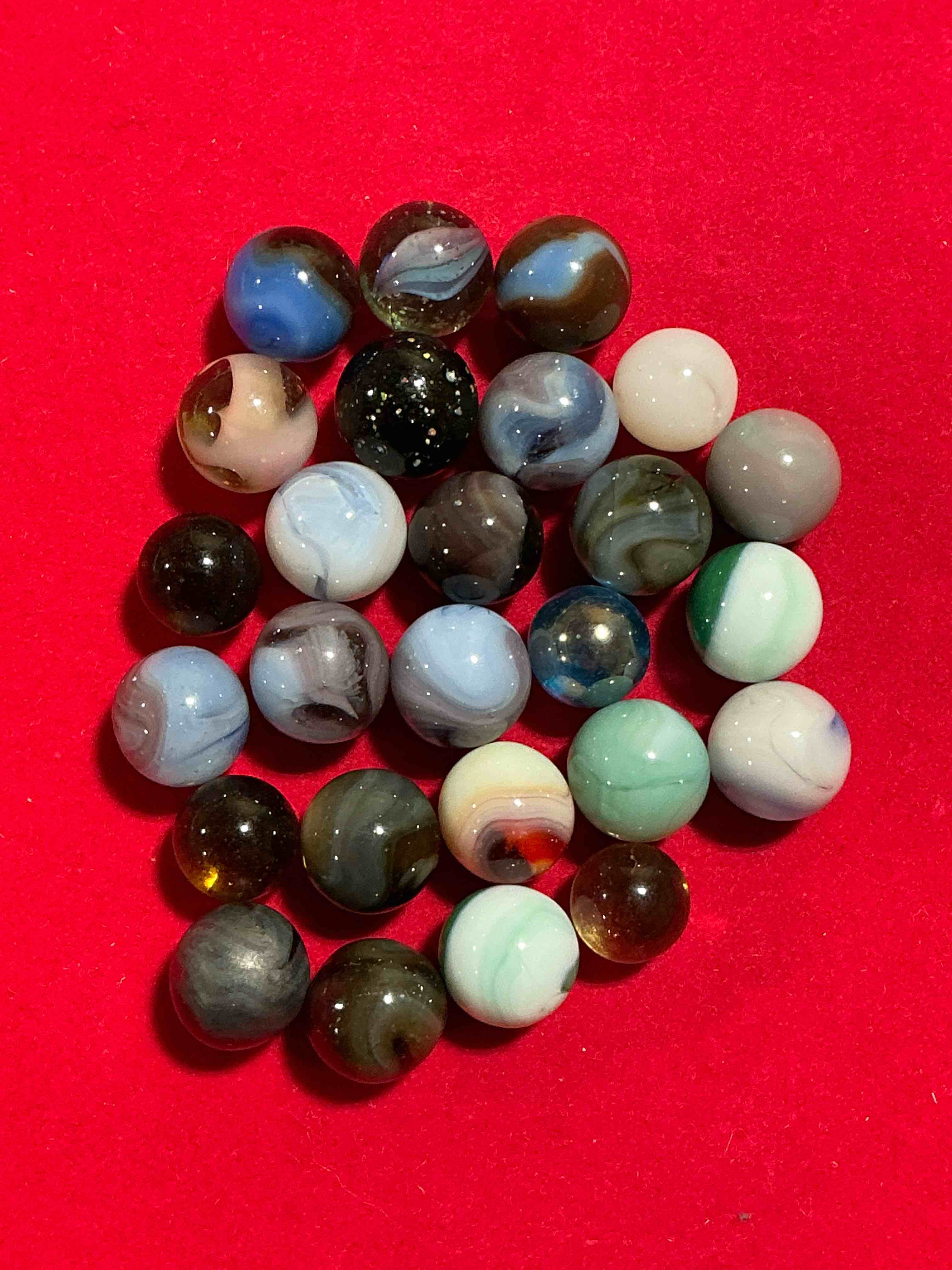 Antique Glass Marbles! Genuine Stunning Marbles Lot, All Marbles Made Between The Years 1925-1965 & Made With Uranium! Many Are Great Depression Era & Even Earlier! Gorgeous, Authentic Pieces Of History!  