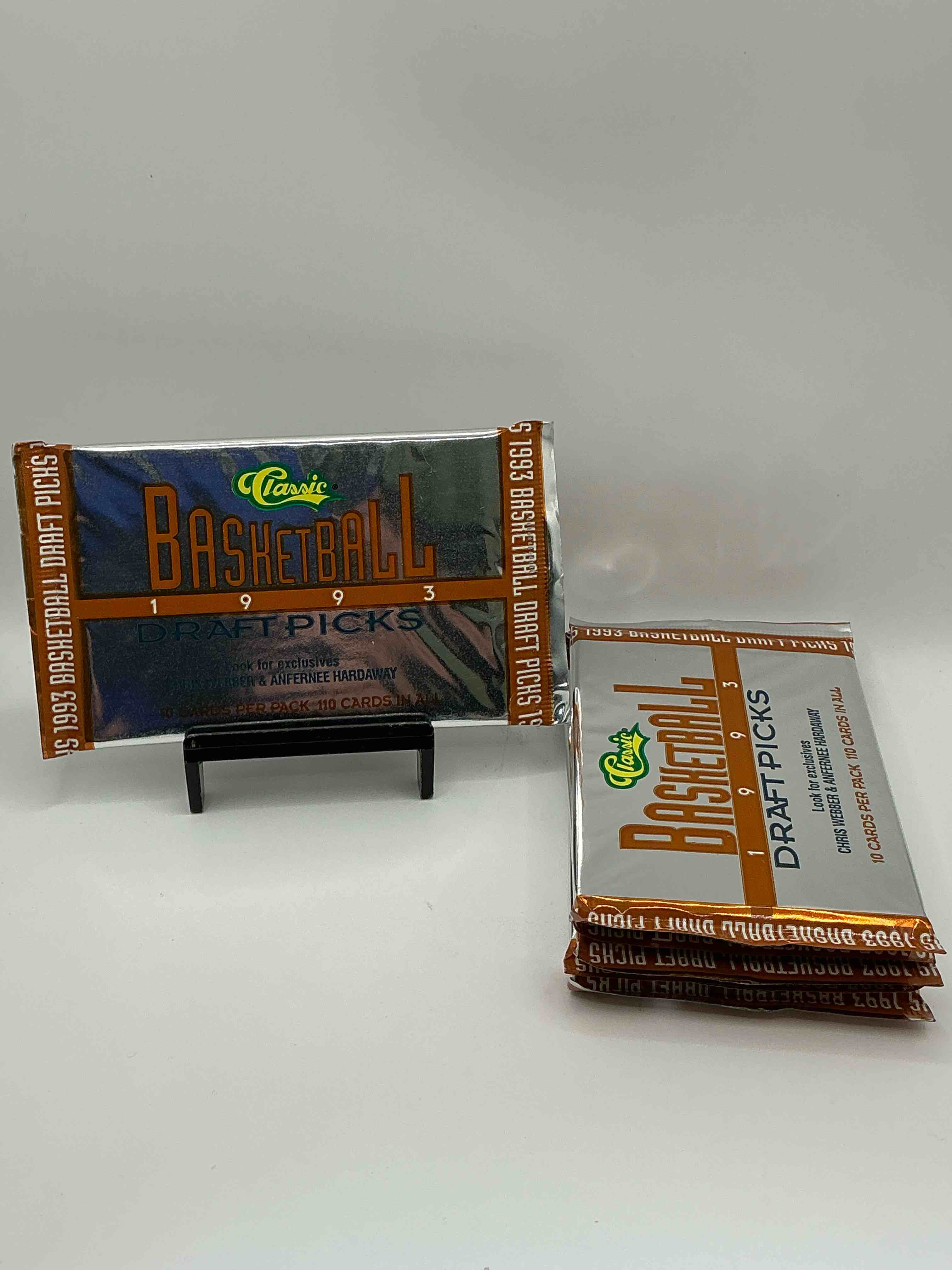 1993 classic draft picks unopened basketball packs! search for chris webber & anfernee hardaway rookies, along with other big names from the year! look for exclusive illustrated cards & numbered cards too!