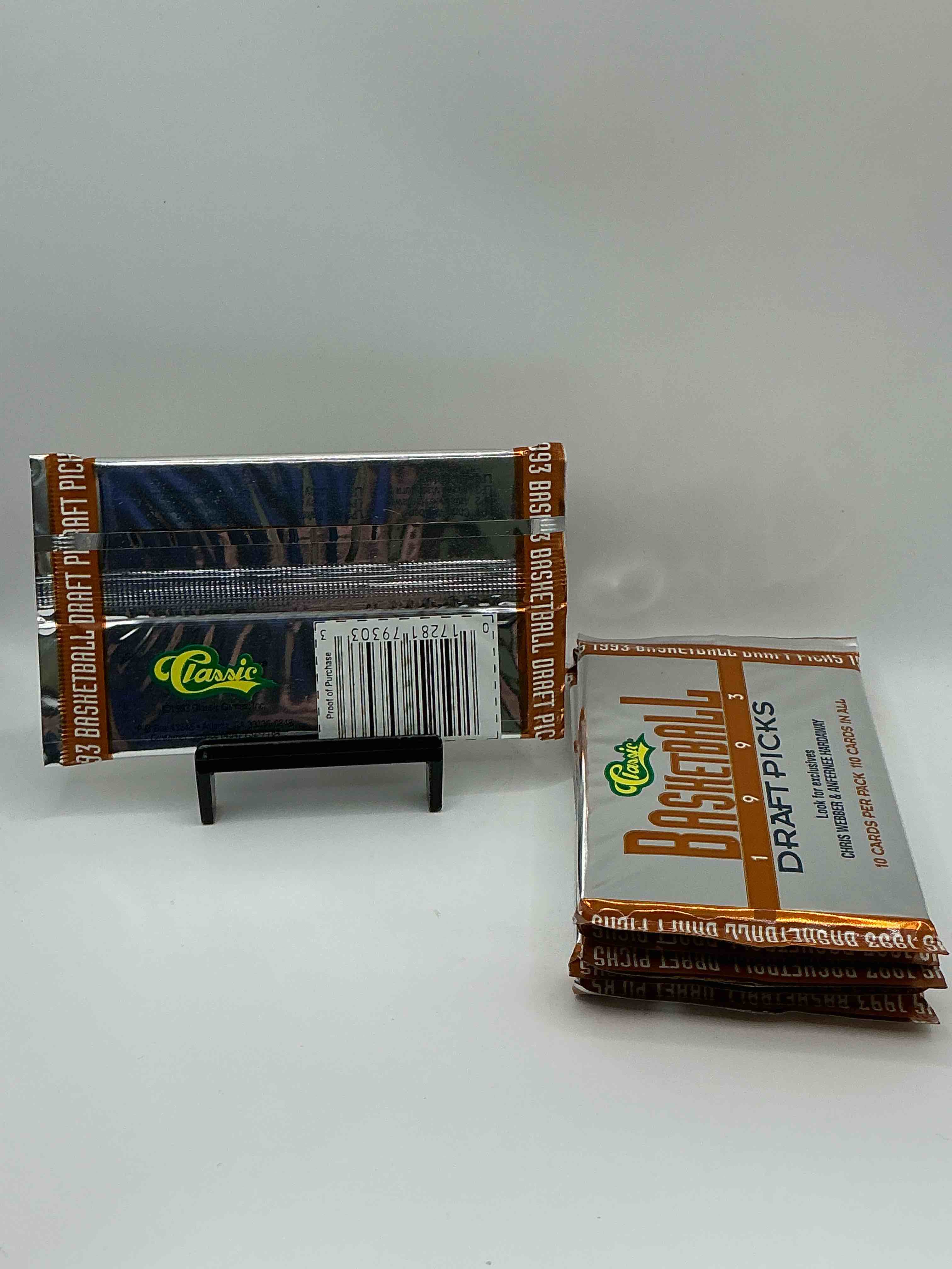 Condition photo showing New/Like New for 1993 Classic Draft Picks Unopened Basketball Packs! Search For Chris Webber & Anfernee Hardaway Rookies, Along With Other Big Names From The Year! Look For Exclusive Illustrated Cards & Numbered Cards Too!