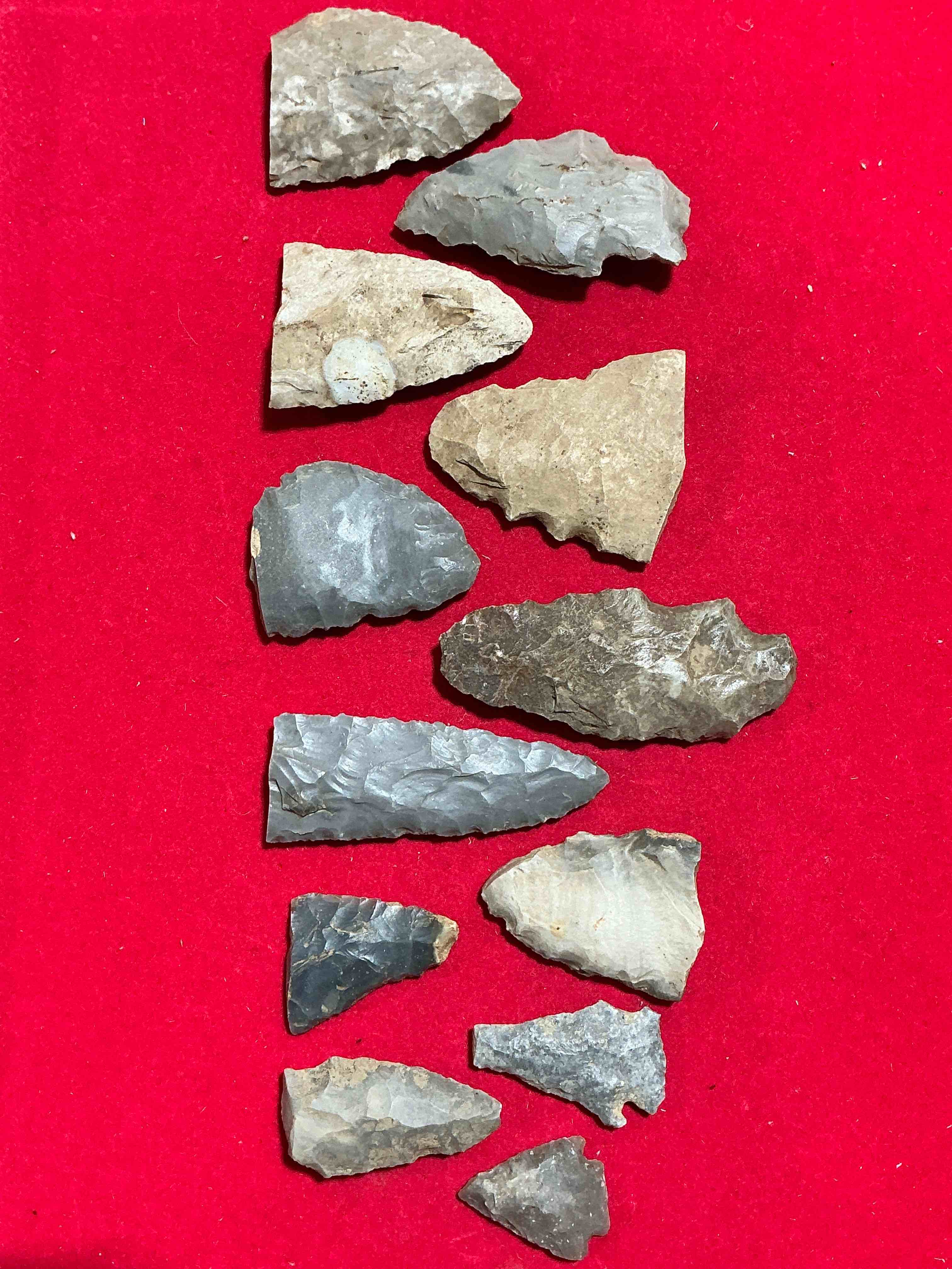 cherokee indian artifacts! authentic arrowheads and/or spear tips believed to be of cherokee indian origin! these artifacts were typically produced by native american indians using a process called flintknapping & were used for hunting & war! own these incredible pieces of history!