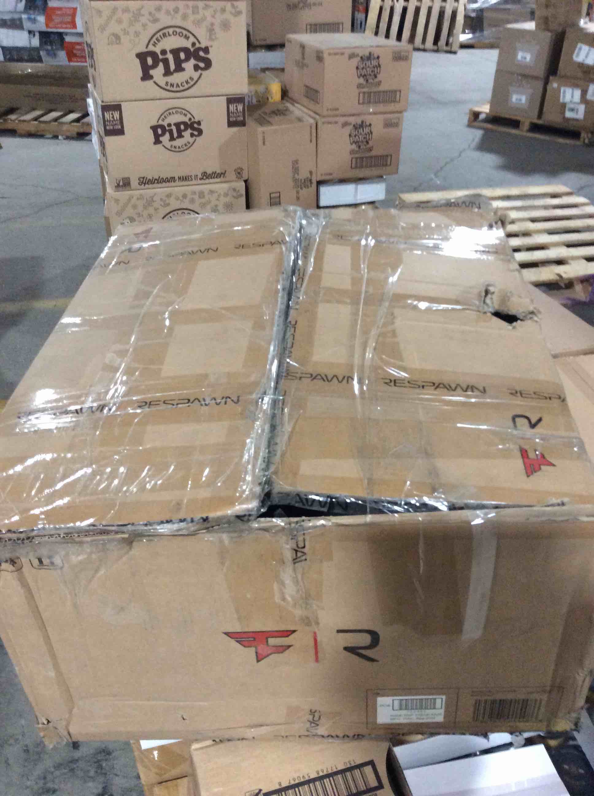 Condition photo showing Good Condition for 110v3 reclining gaming chair faze pattern - respawn