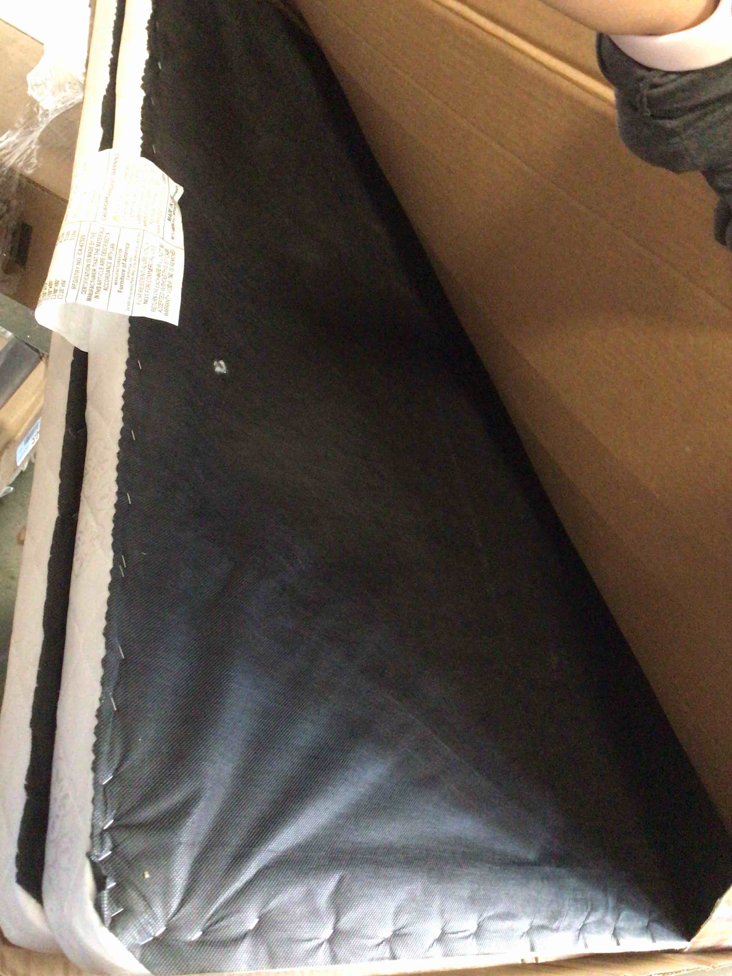 https://s3.amazonaws.com/lotting-images-prod/bidfta/GRA3853043_1777400238106.jpeg