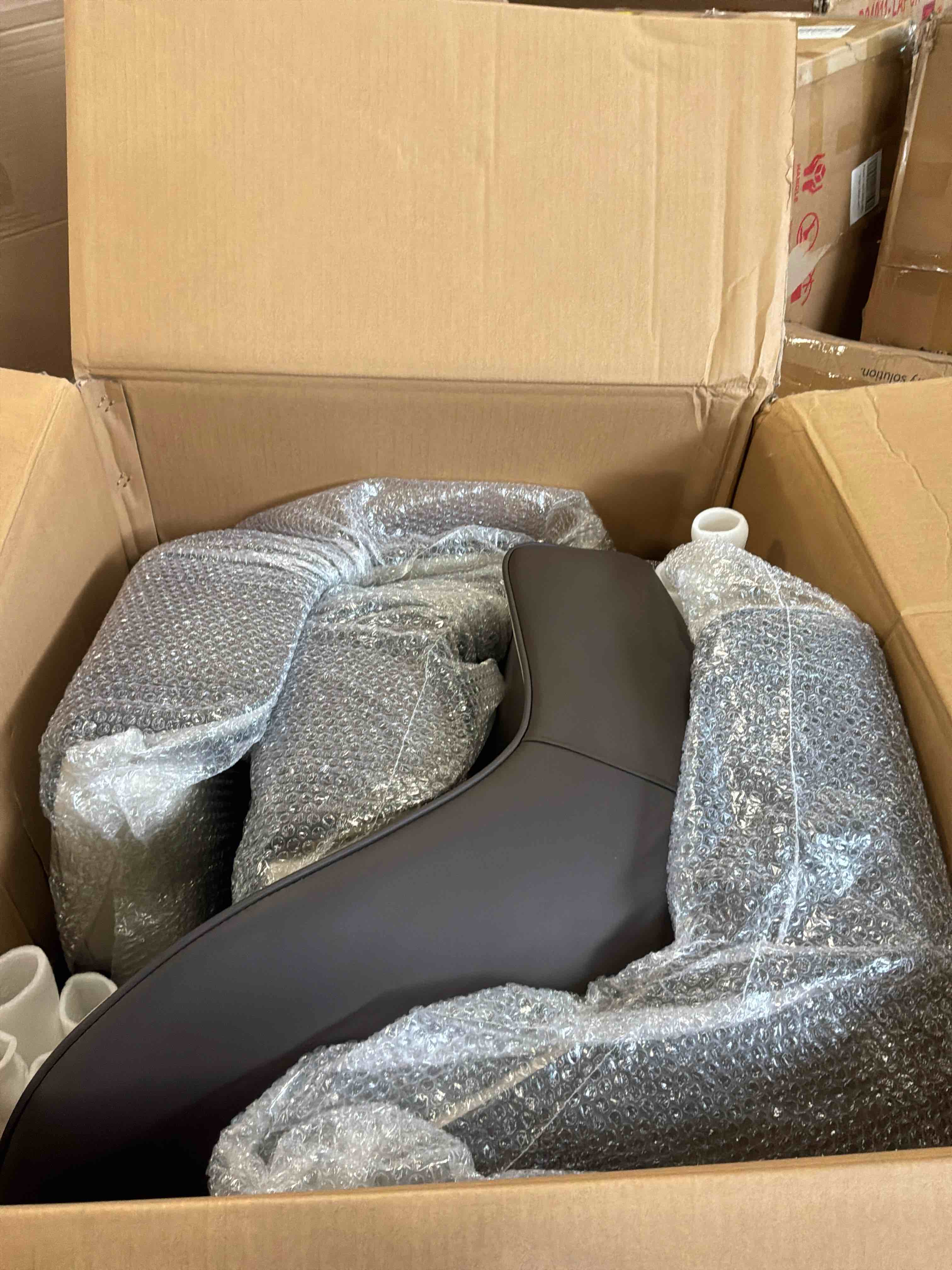 https://s3.amazonaws.com/lotting-images-prod/bidfta/GRA3853107_1777560702174.jpeg
