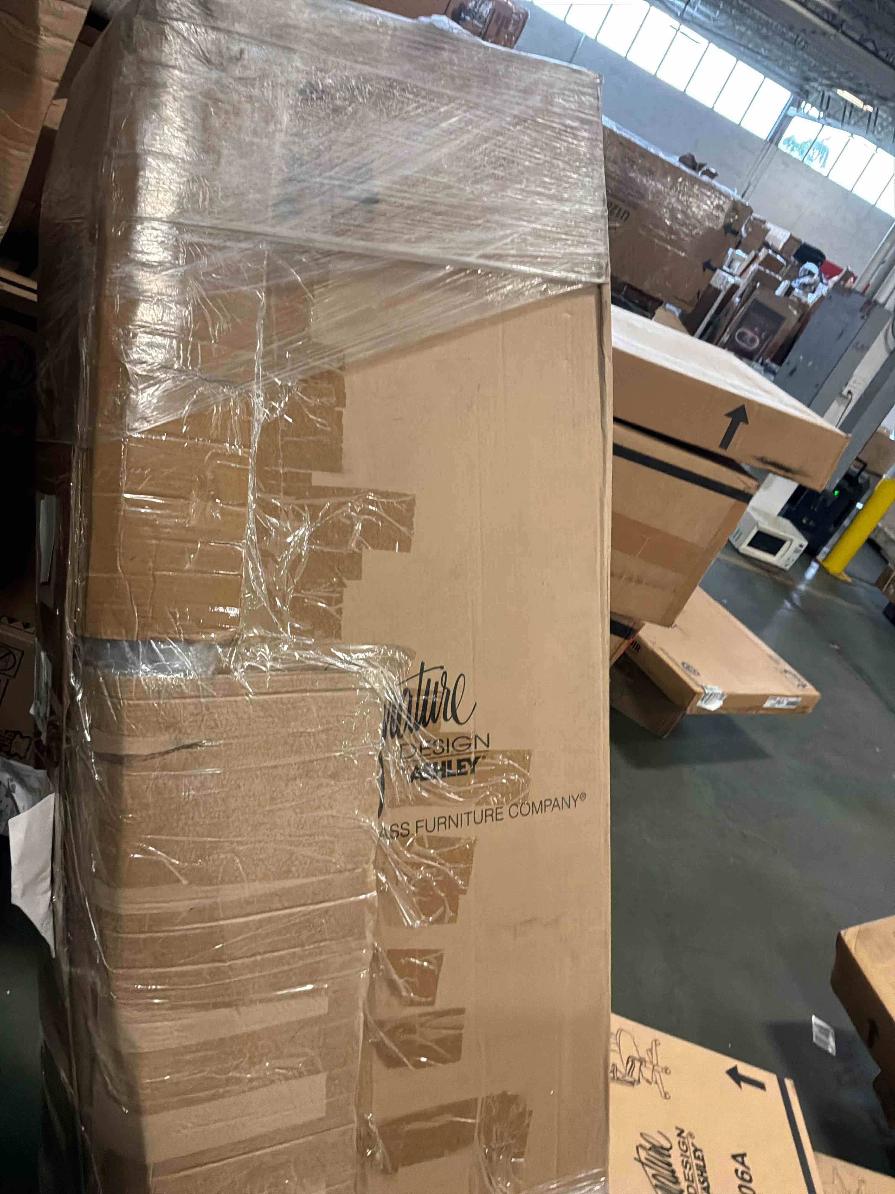 https://s3.amazonaws.com/lotting-images-prod/bidfta/GRA3853255_1777663392076.jpeg