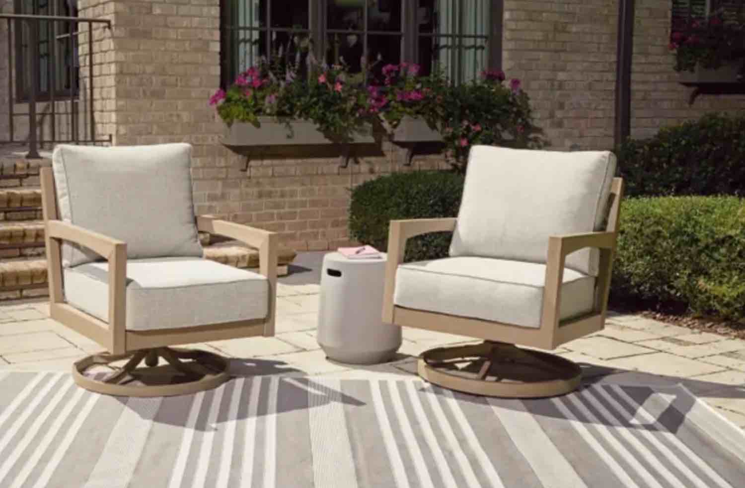 Hallow Creek Outdoor Swivel Lounge With Cushion ( set of 2 ) 