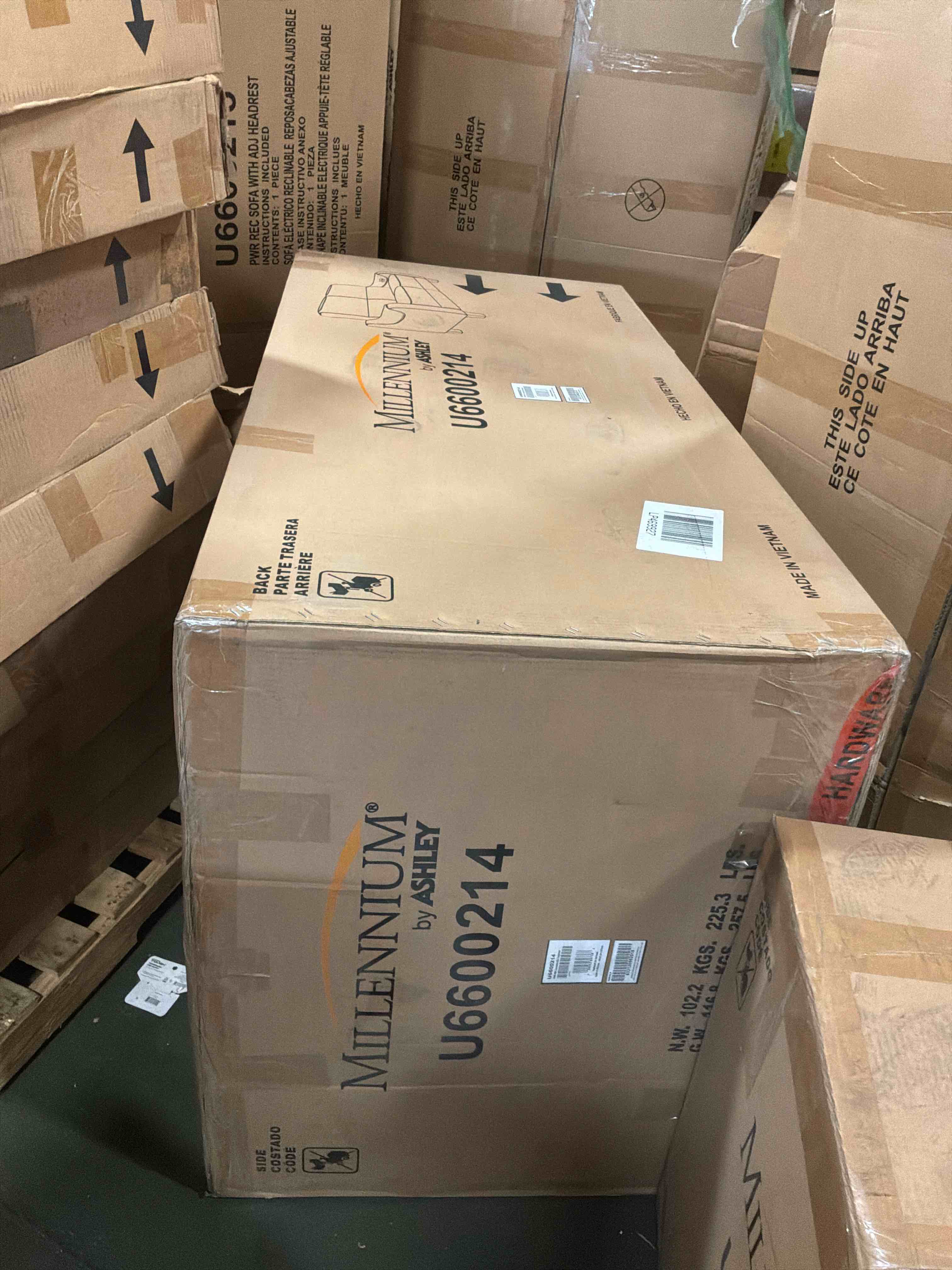 https://s3.amazonaws.com/lotting-images-prod/bidfta/GRA3853626_1778700692206.jpeg