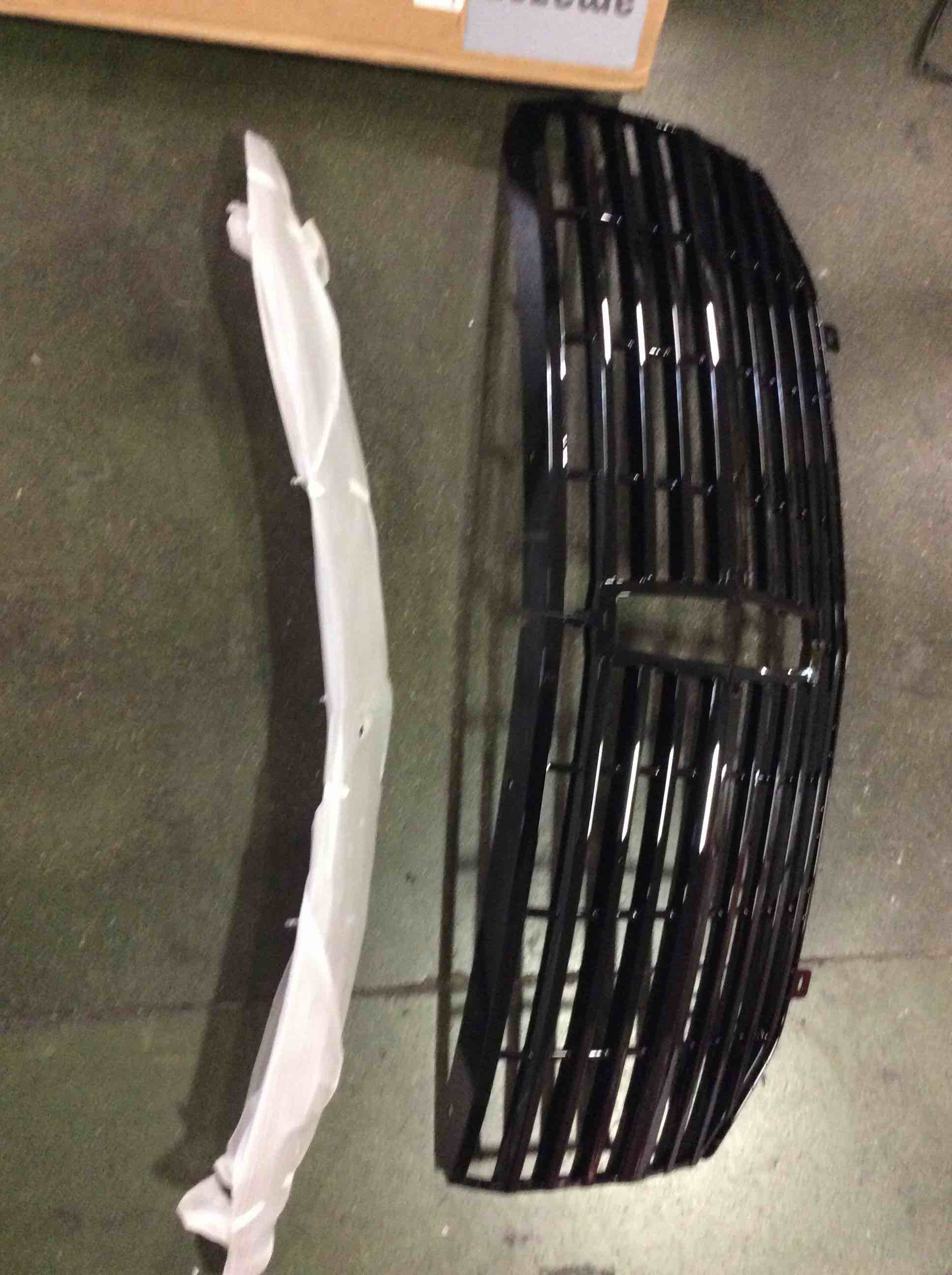 Condition photo showing As Is for jolong front black bumper grille & hood molding trim for lincoln navigator 2007-2014