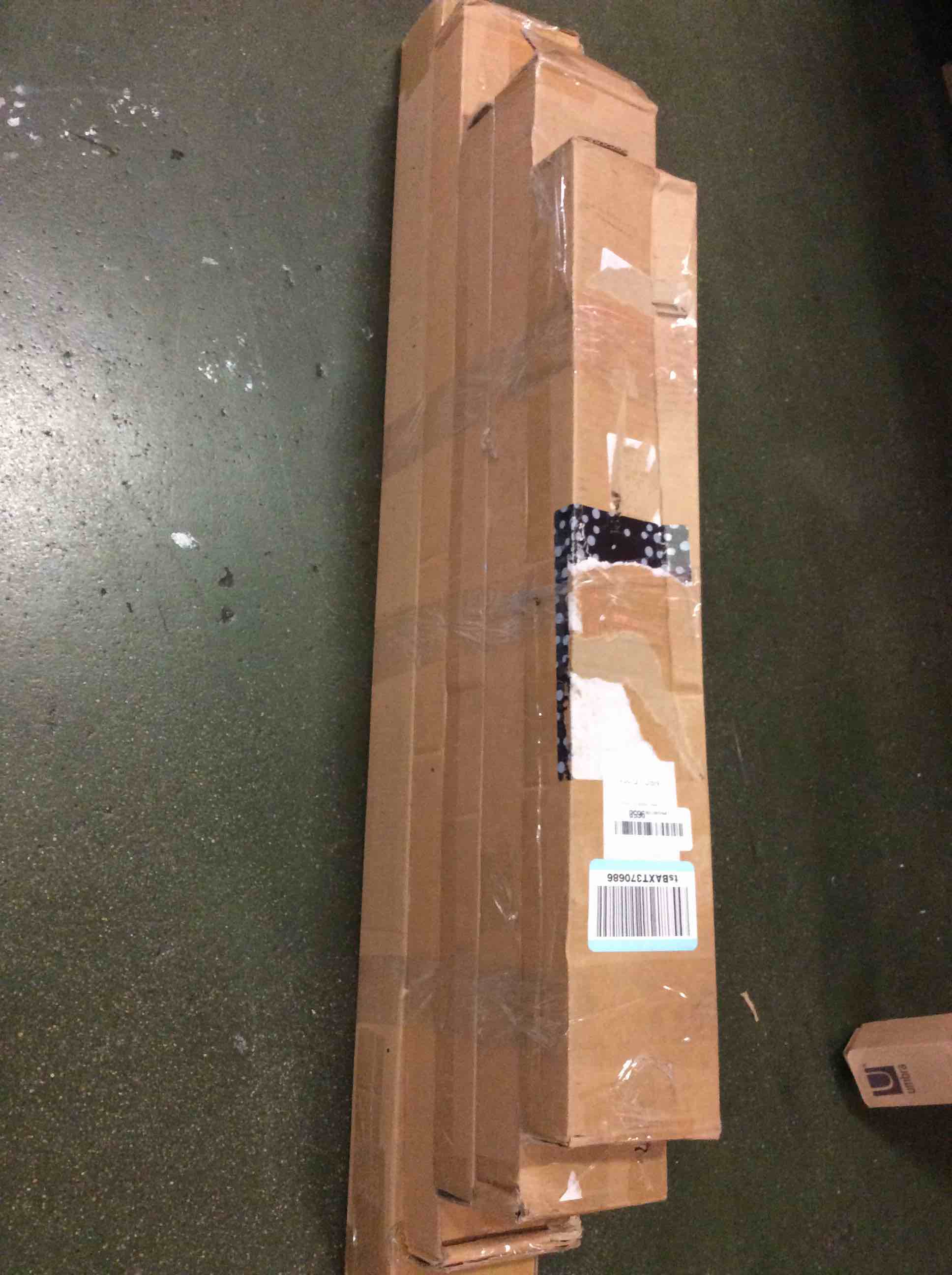 Condition photo showing New/Like New for lot of 5 assorted vinyl blind (27”w x 64”h//27”w x 64”h//22”w x 36”h//33”w x 72”h//35”w x 72”h)