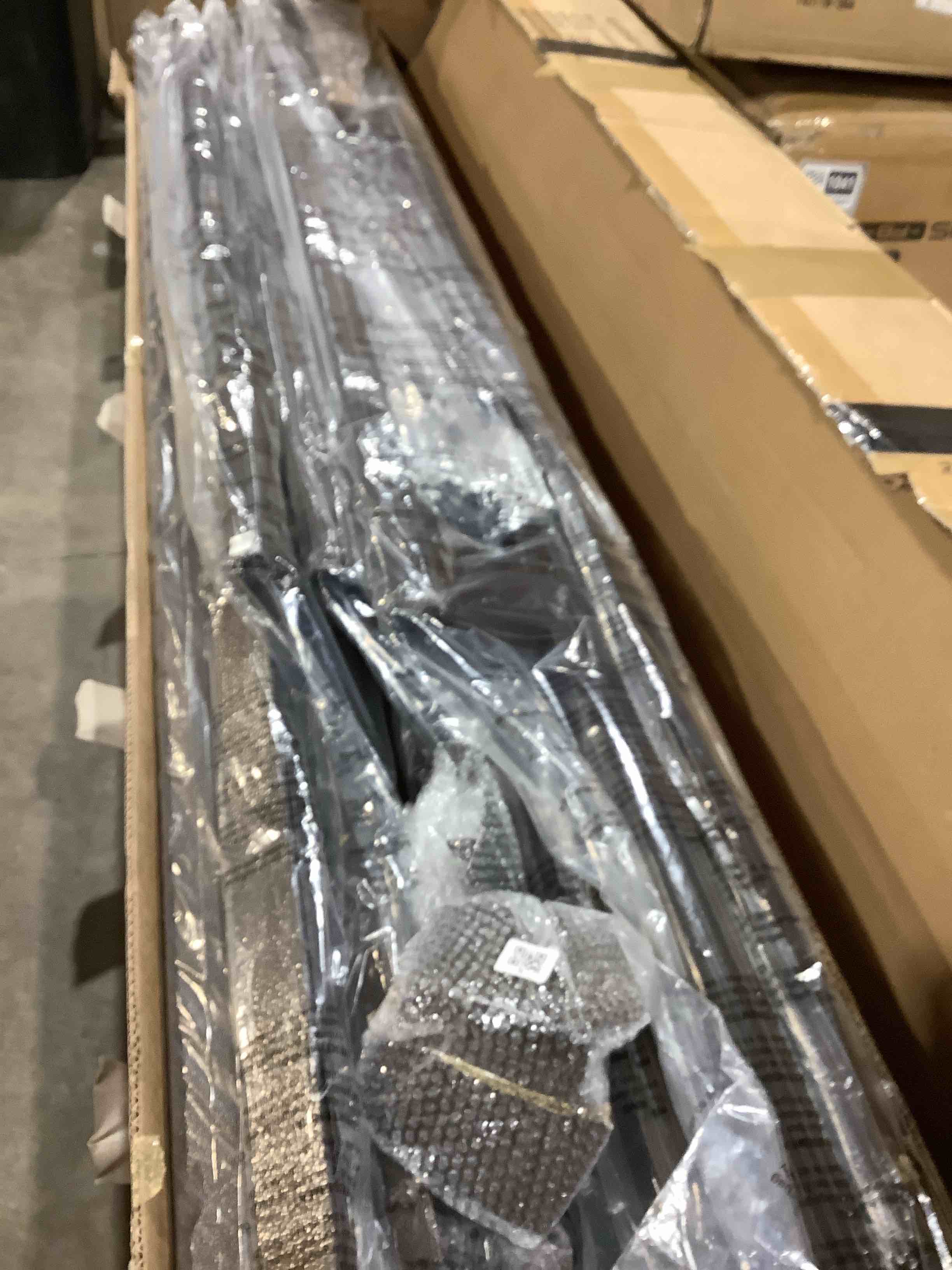 Condition photo showing Good Condition for aluminum pergola b24ug10031-0, incomplete box 2 of 5