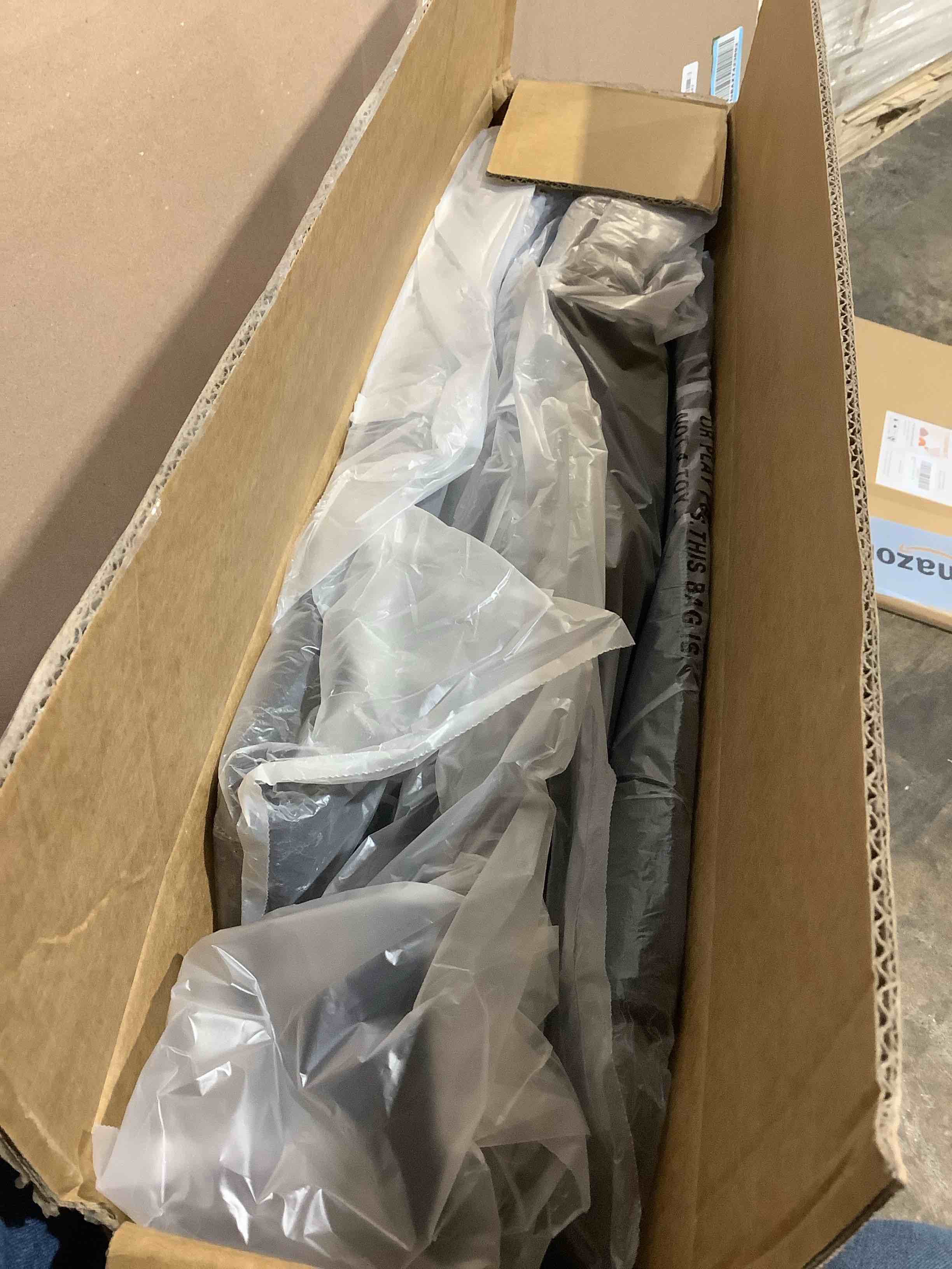 https://s3.amazonaws.com/lotting-images-prod/bidfta/GRA3881707_1779904613280.jpeg