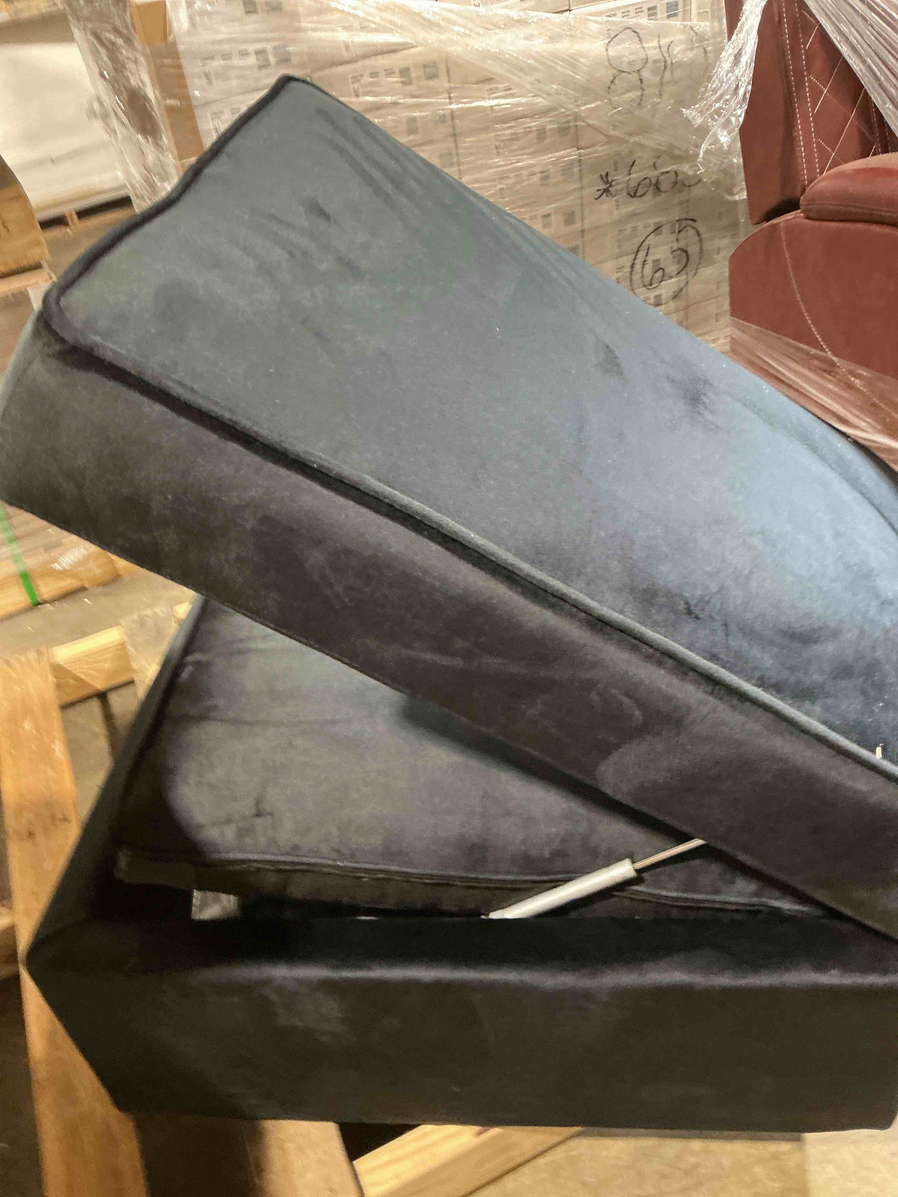 Condition photo showing Good Condition for  ottoman and hidden arm storage for living room apartment, black