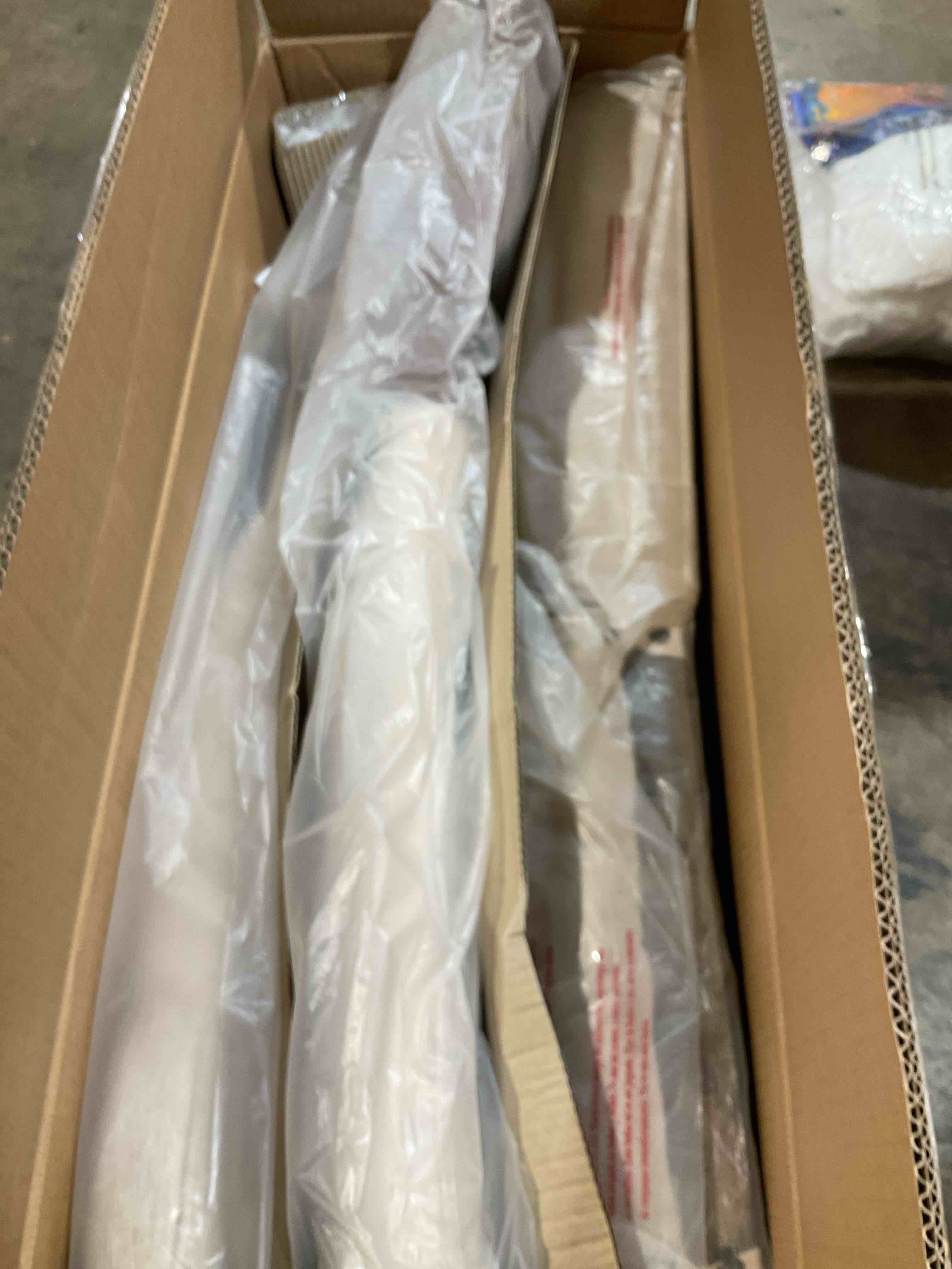 https://s3.amazonaws.com/lotting-images-prod/bidfta/GRA3883049_1779392555204.jpeg