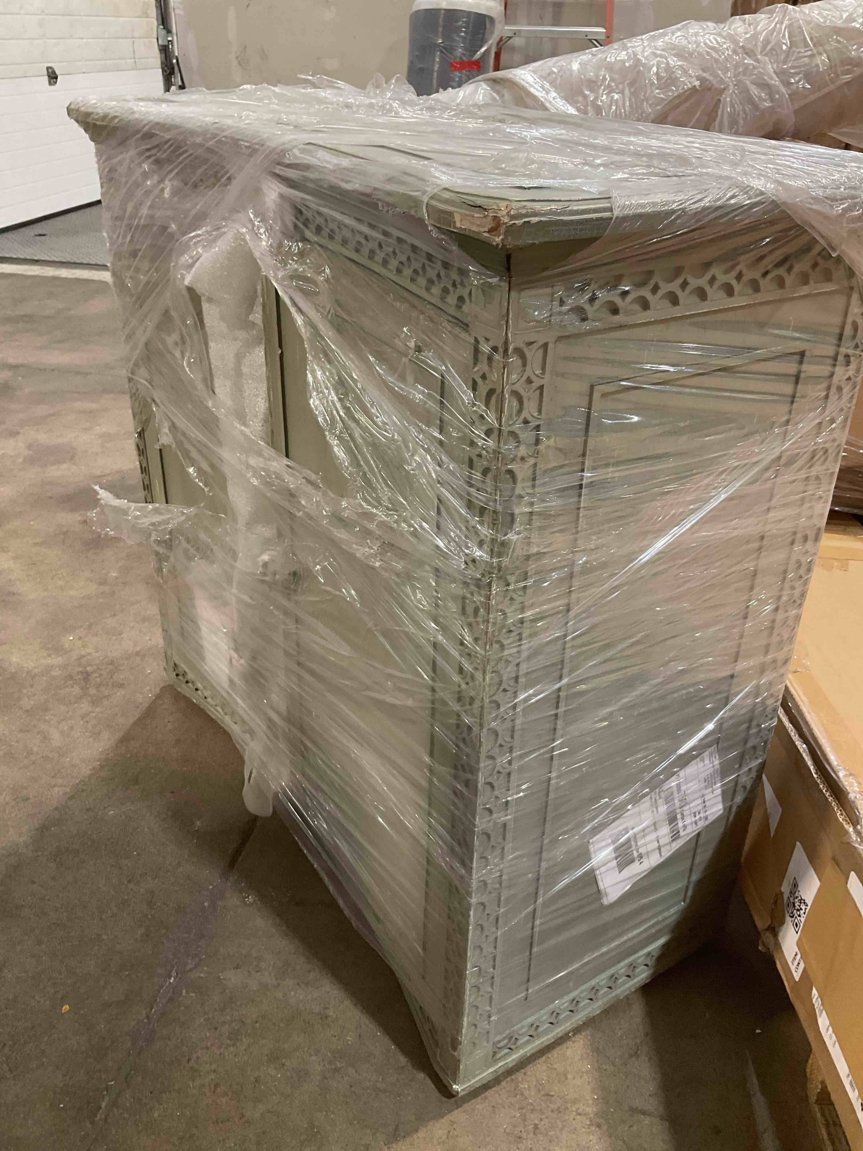 https://s3.amazonaws.com/lotting-images-prod/bidfta/GRA3883107_1779486277669.jpeg
