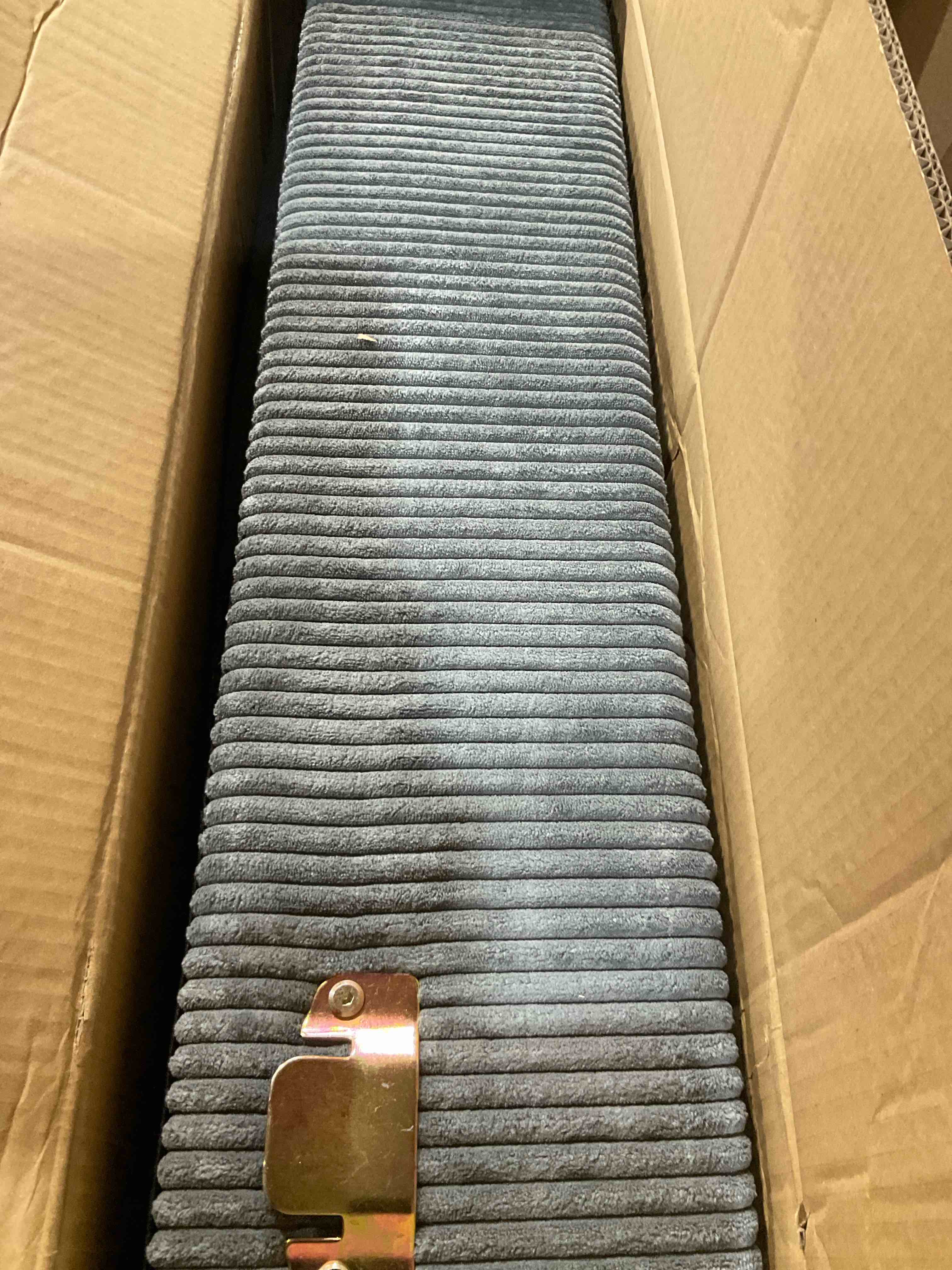 https://s3.amazonaws.com/lotting-images-prod/bidfta/GRA3883130_1779461620634.jpeg