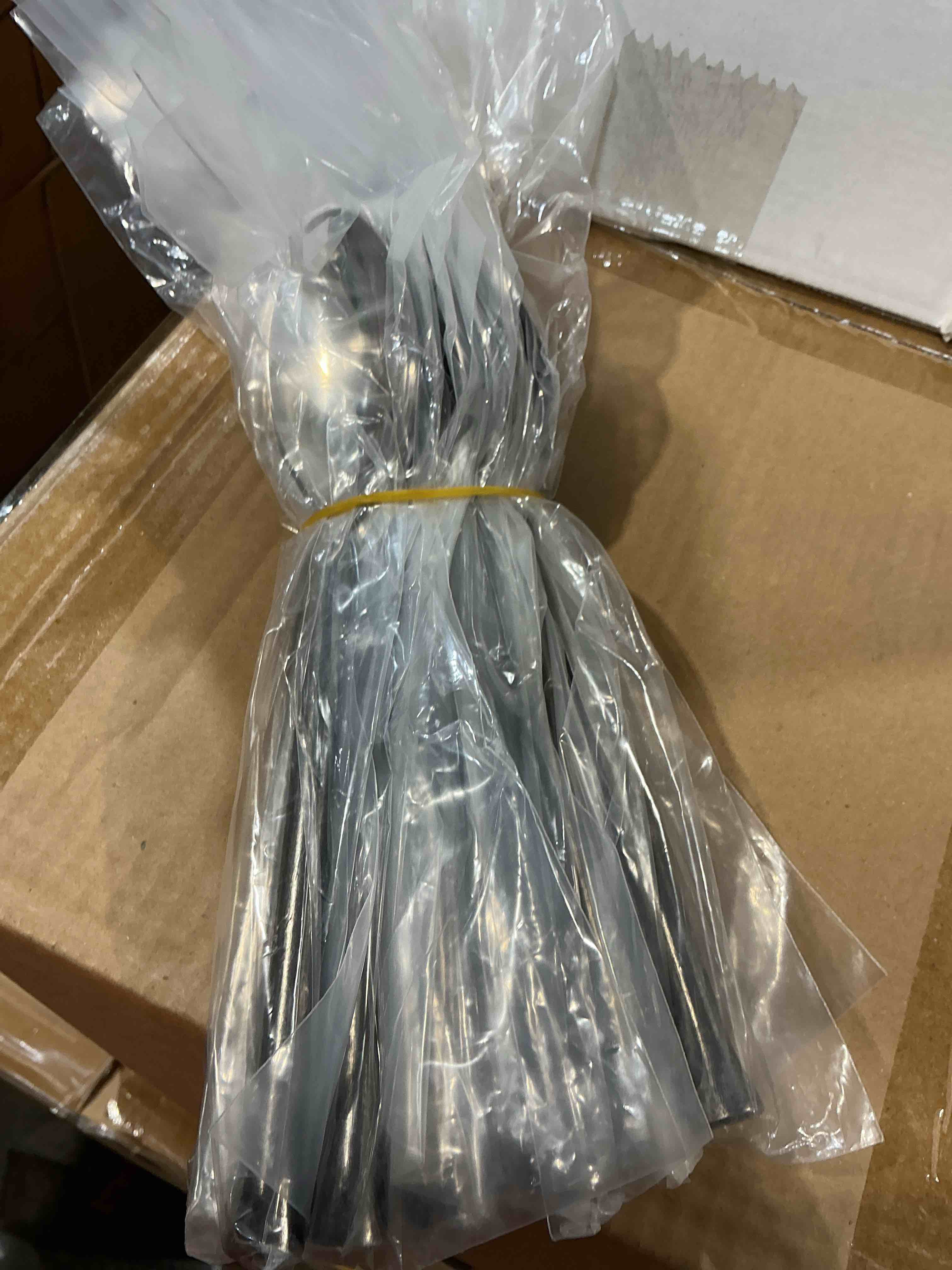 https://s3.amazonaws.com/lotting-images-prod/bidfta/GRA3883214_1779832076090.jpeg