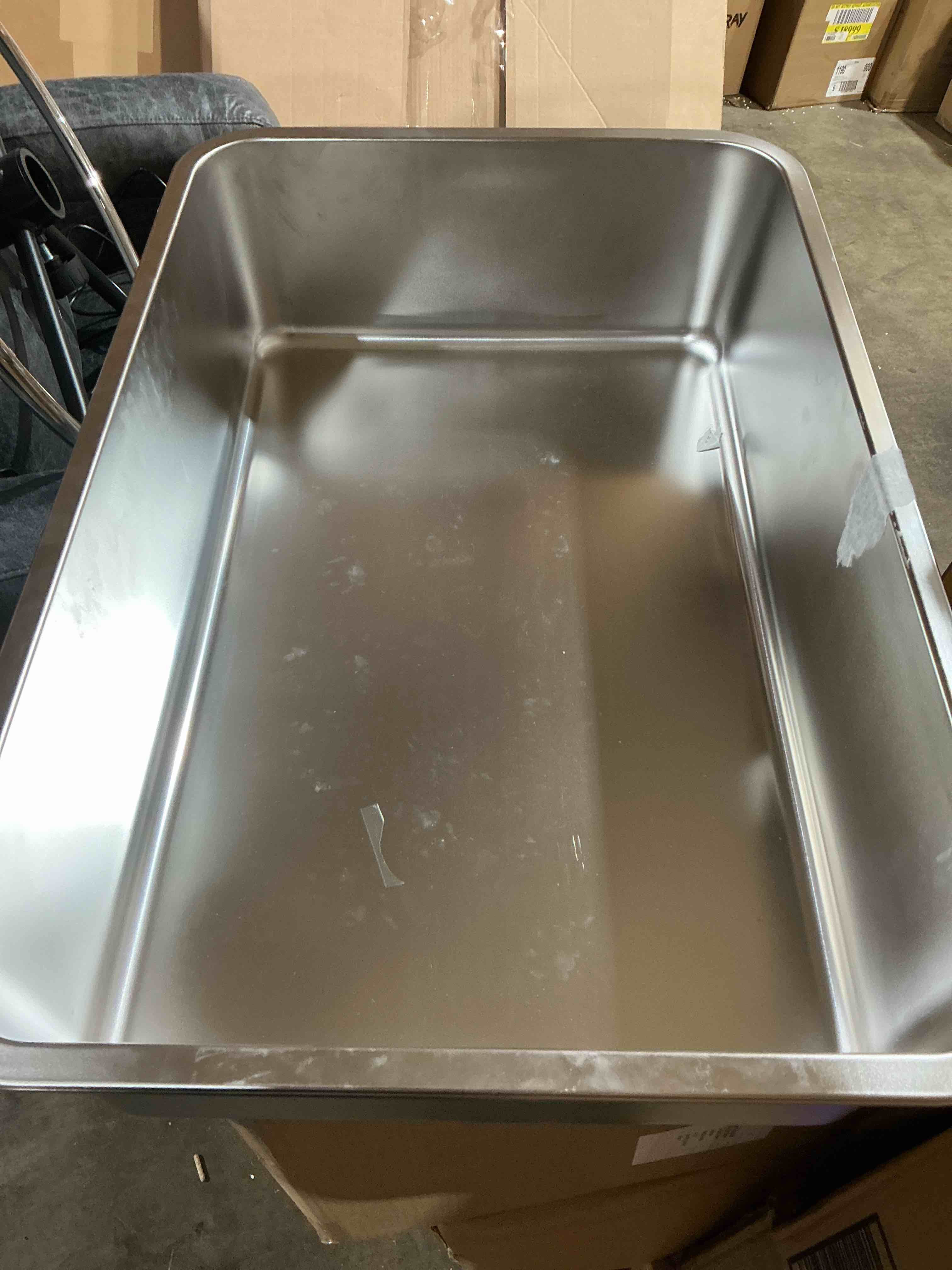Condition photo showing Good Condition for stainless steel litter box with high sided, metal cat litter box, odor-free, non-stick litterbox pan, easy to clean pet supplies toilet tray for indoor cats, kittens or multicat homes