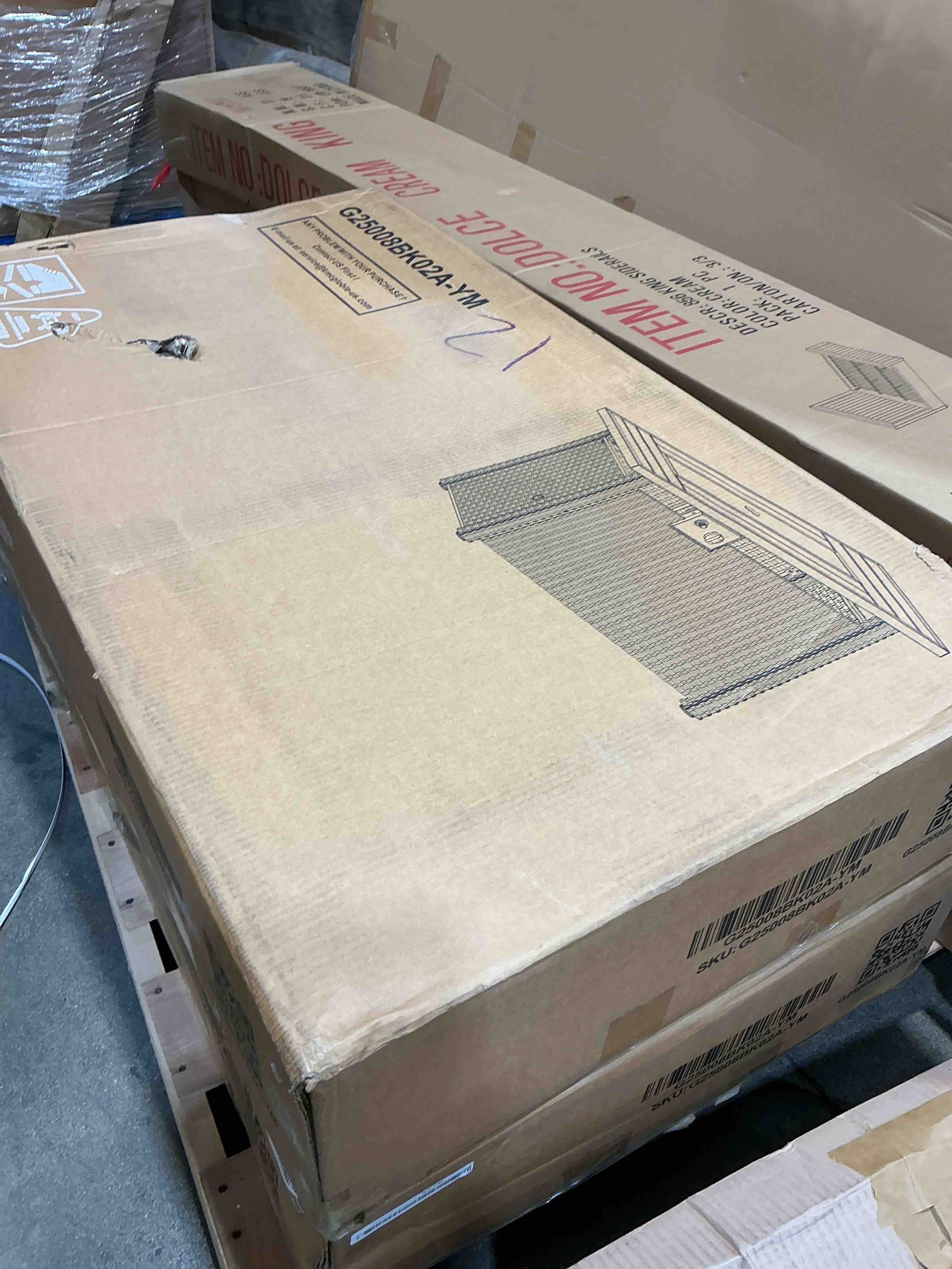 Condition photo showing New/Like New for sizzim g25008bk02a-ym 44 in. wicker rectangular propane fire pit table