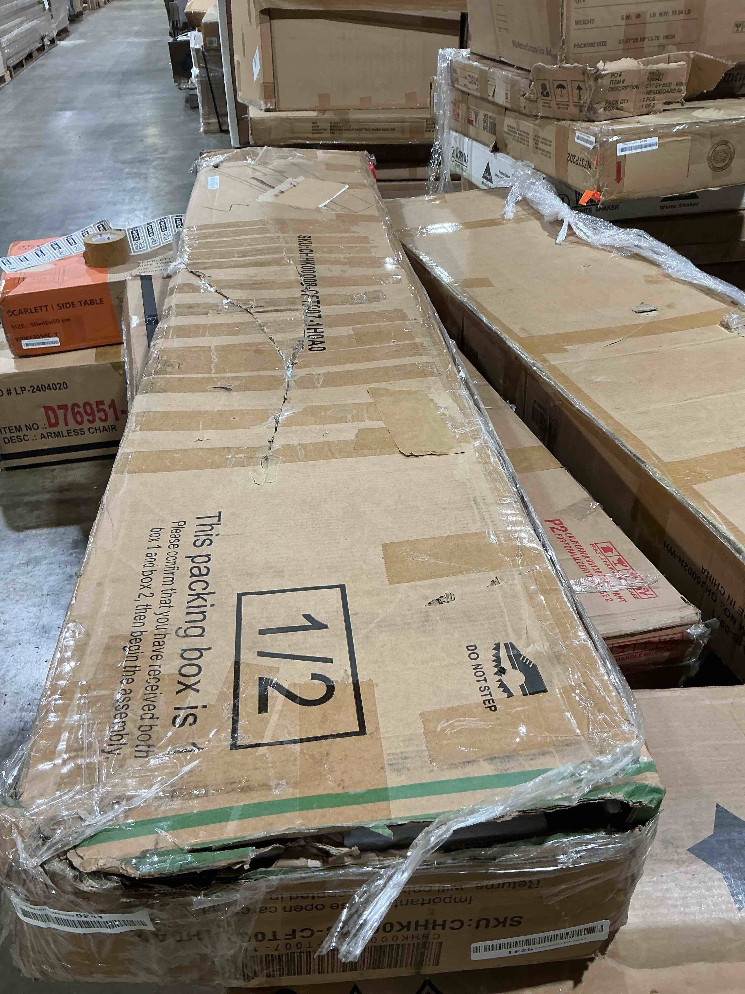 Condition photo showing Good Condition for amerlife 80" fireplace tv stand with 40" electric fireplace | for tvs up to 90", modern entertainment center, high gloss finish, led lights, u-shaped legs, tv console cabinet, all white. incomplete ( box 1/2 )  
