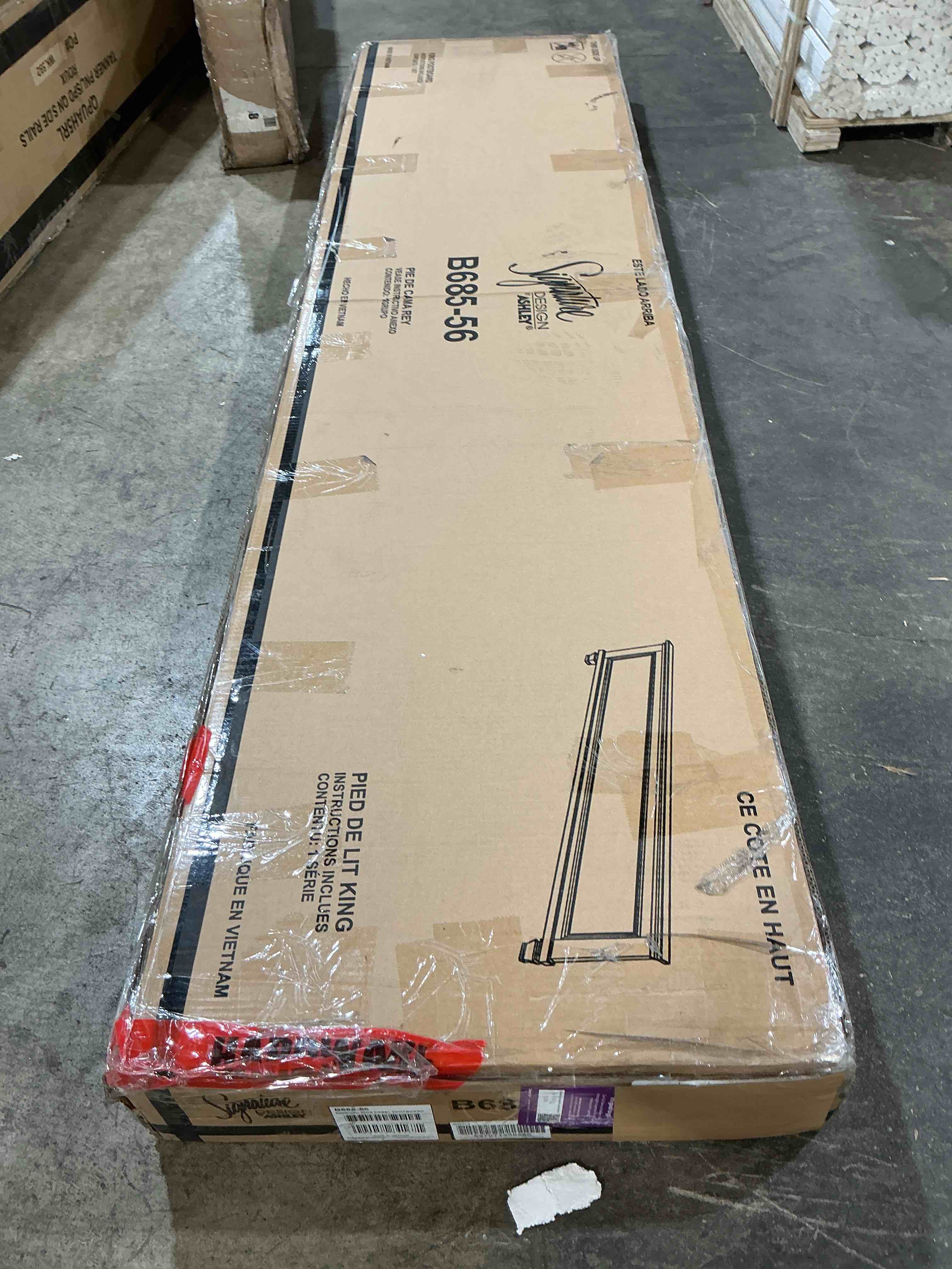 Condition photo showing New/Like New for ashley danabrin panel footboard