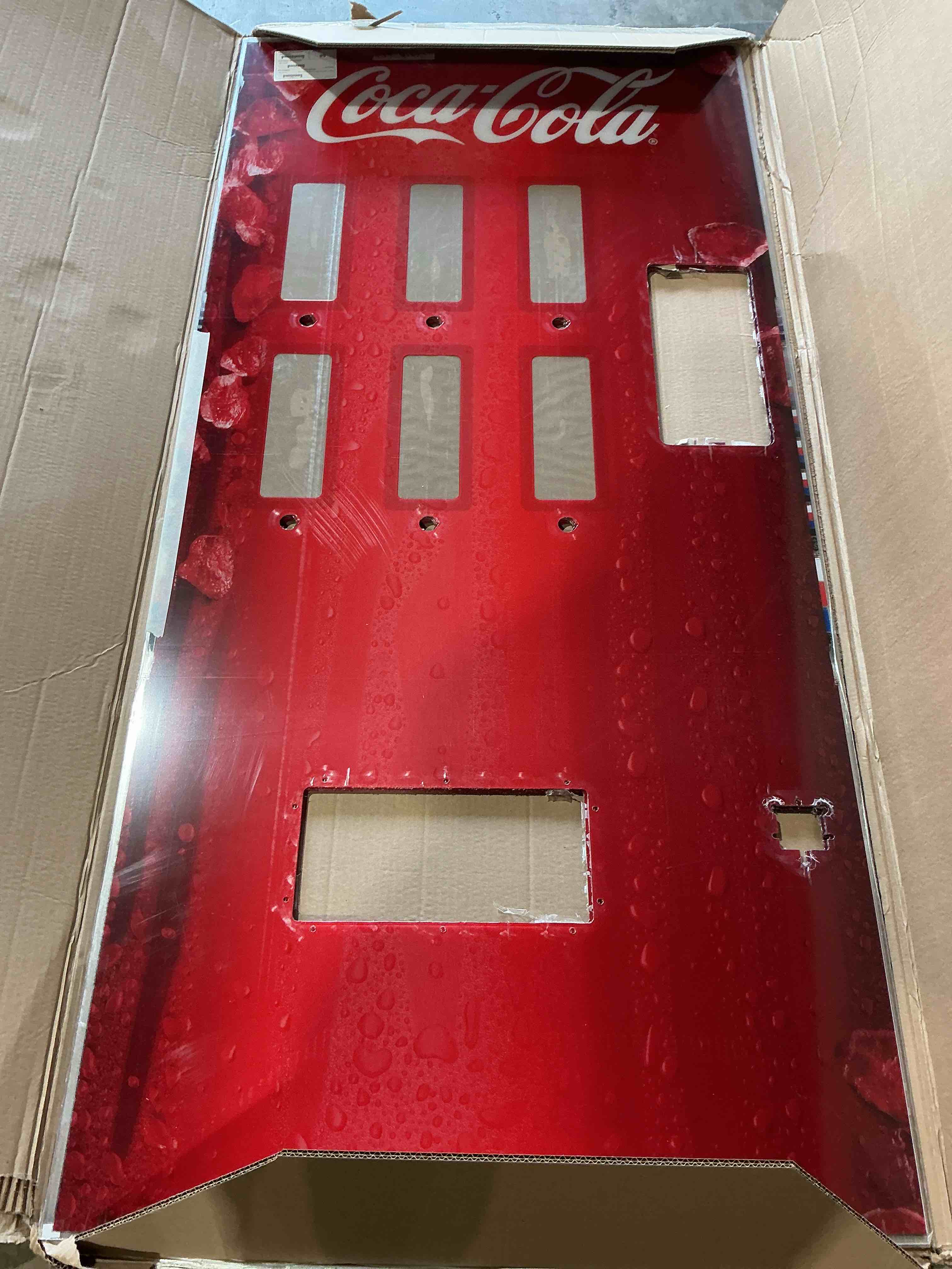 Condition photo showing Good Condition for sign vdr coke ci vn621-ada 32.3 x 68.4. 4 pices 