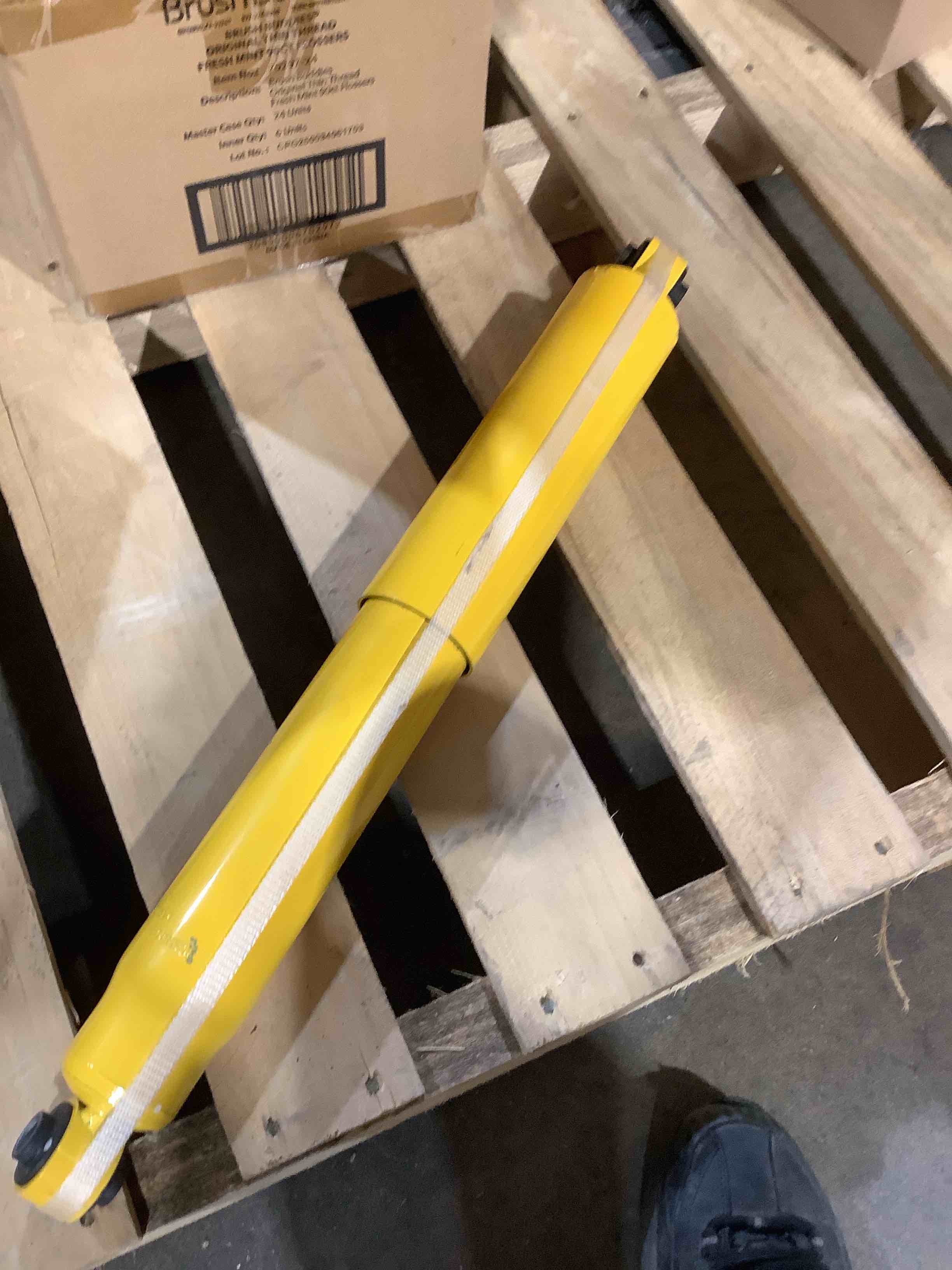 Condition photo showing Good Condition for monroe shock absorber 35692 @aho15v1 yellow