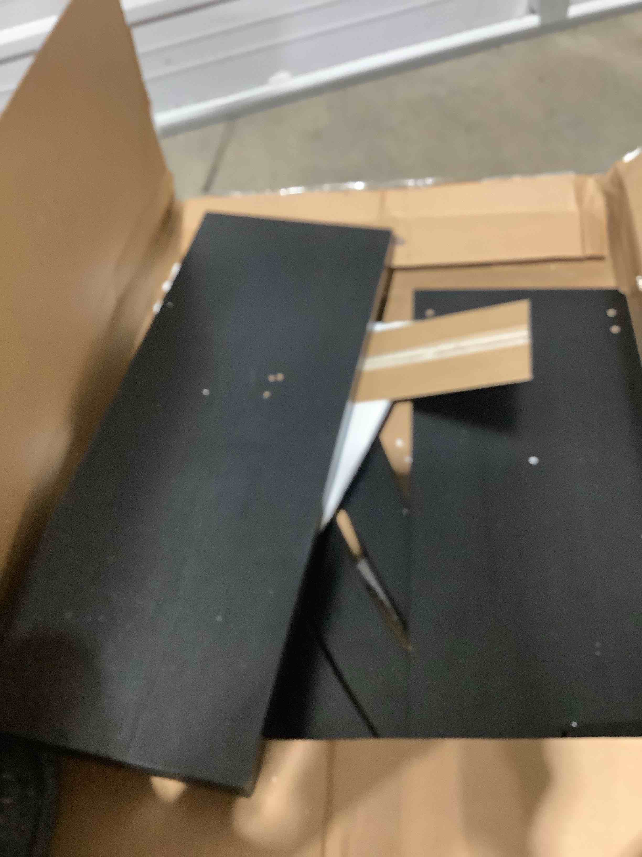 Condition photo showing Good Condition for arbri 31.25" criss- cross black side table
