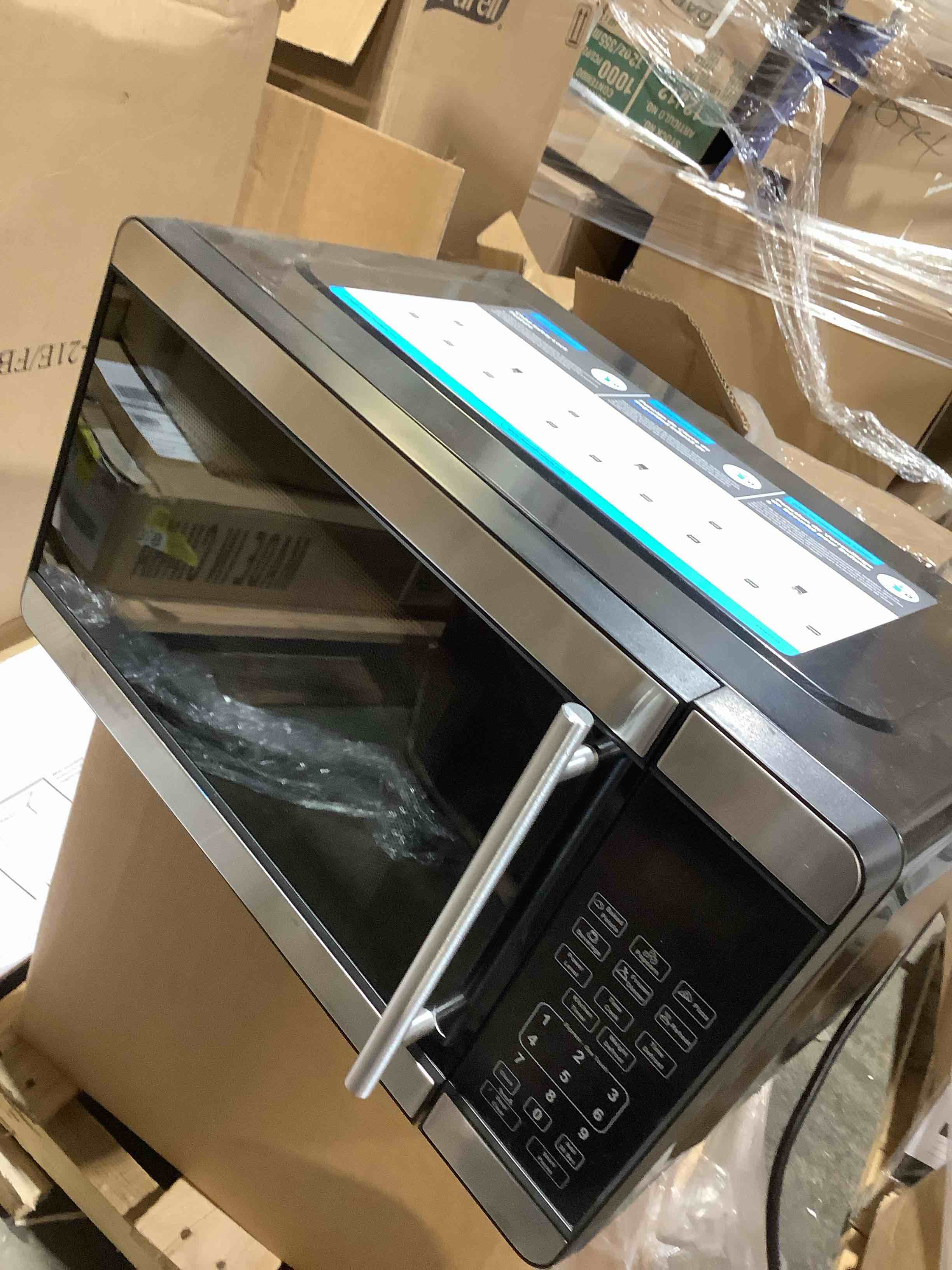 Condition photo showing Good Condition for avanti mo7103sst counter top microwave oven 0.7 cu. ft. black/stainless steel