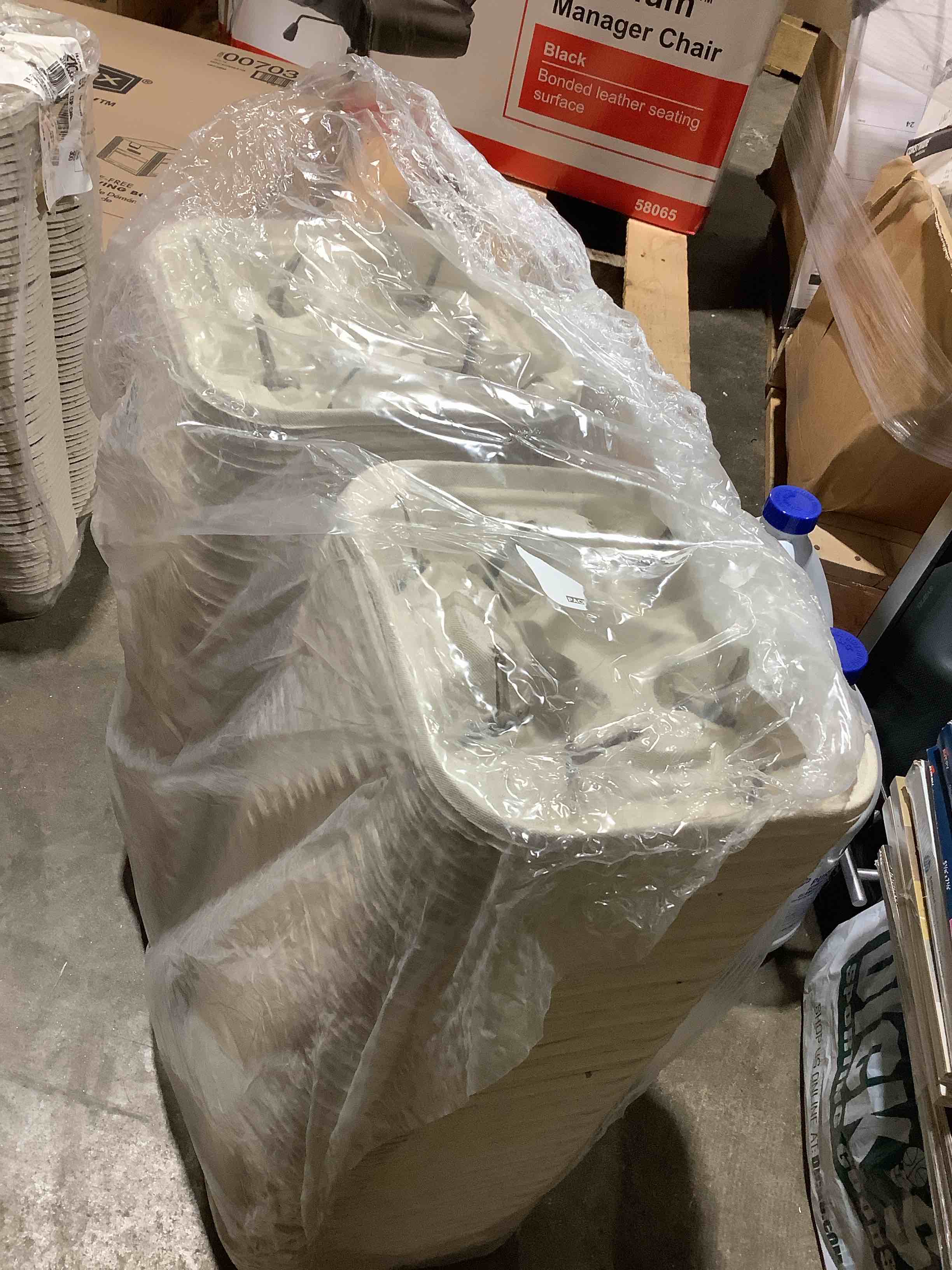 Condition photo showing New/Like New for starbucks 4 cups cardboard carrying containers, 300 count