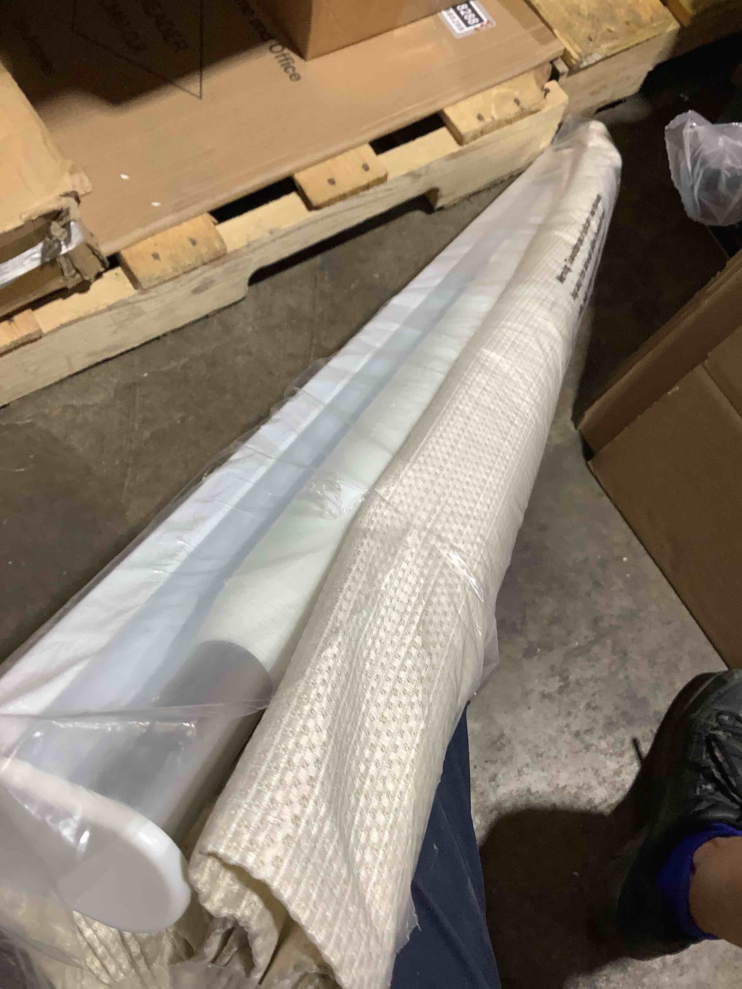 Condition photo showing Good Condition for 39" roller textured shade