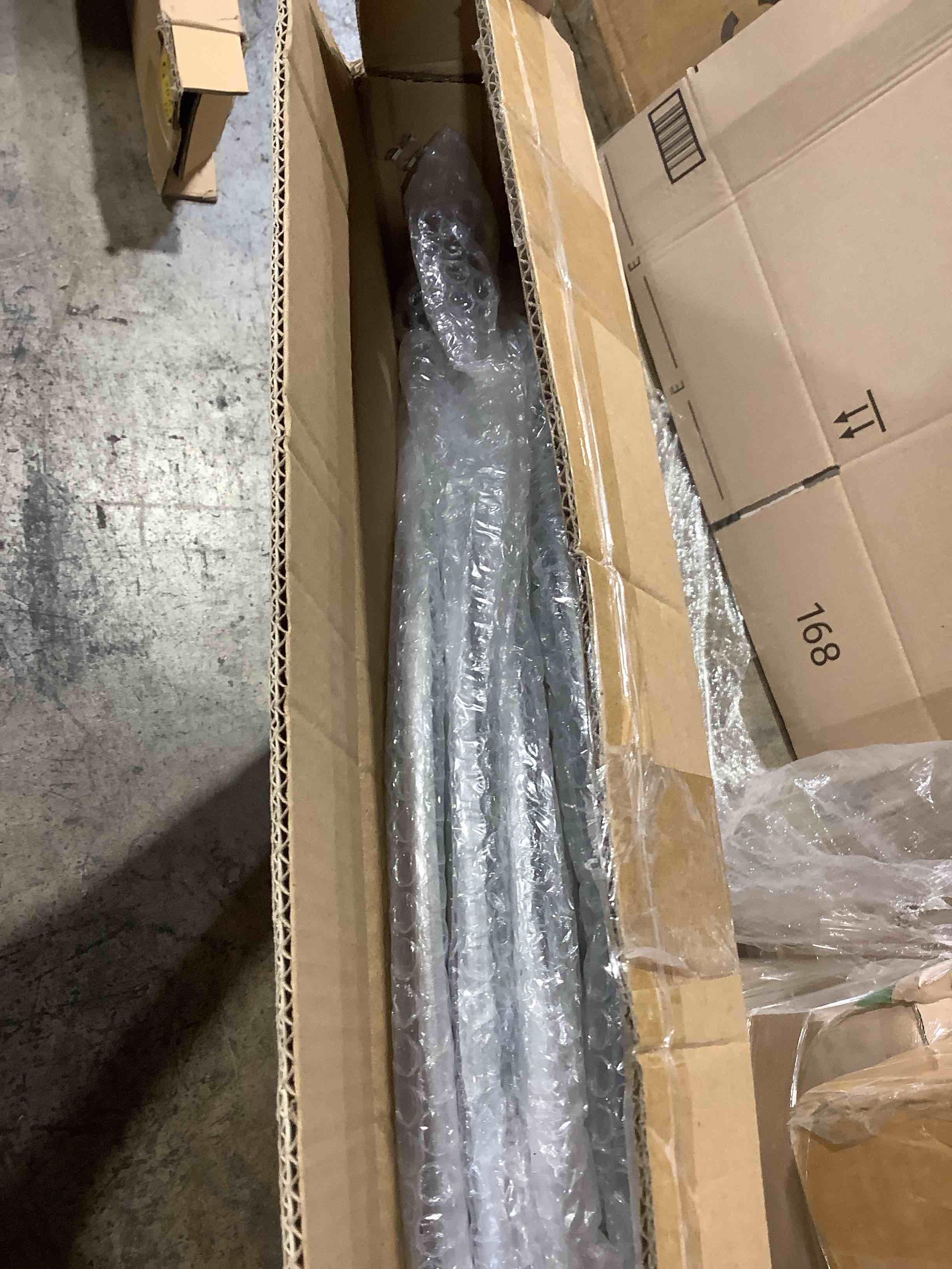 https://s3.amazonaws.com/lotting-images-prod/bidfta/GRA3889641_1781559361402.jpeg