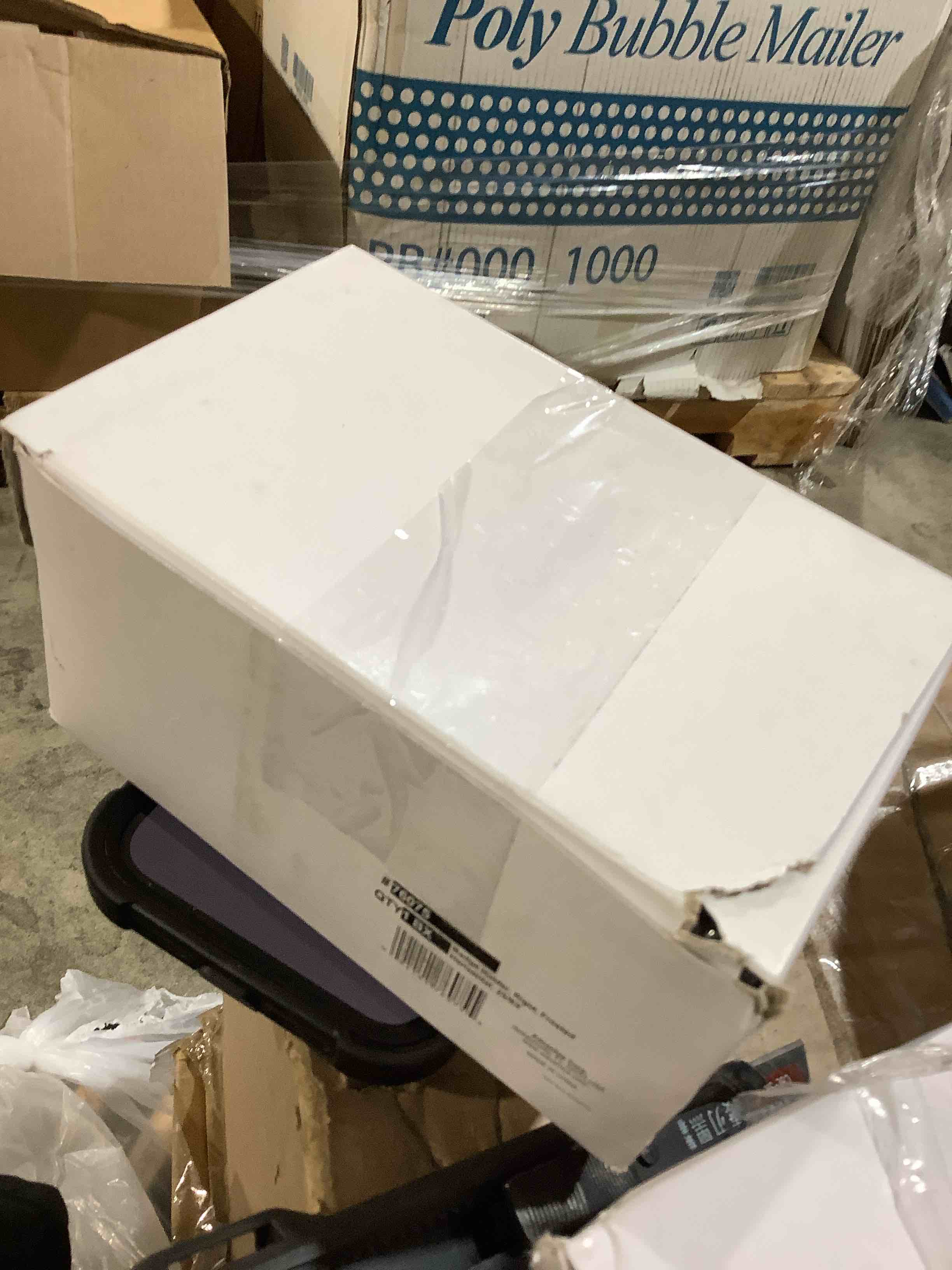 Condition photo showing New/Like New for advantus frosted rigid badge holder 3 3/8 x 2 1/8 clear horizontal 25/bx