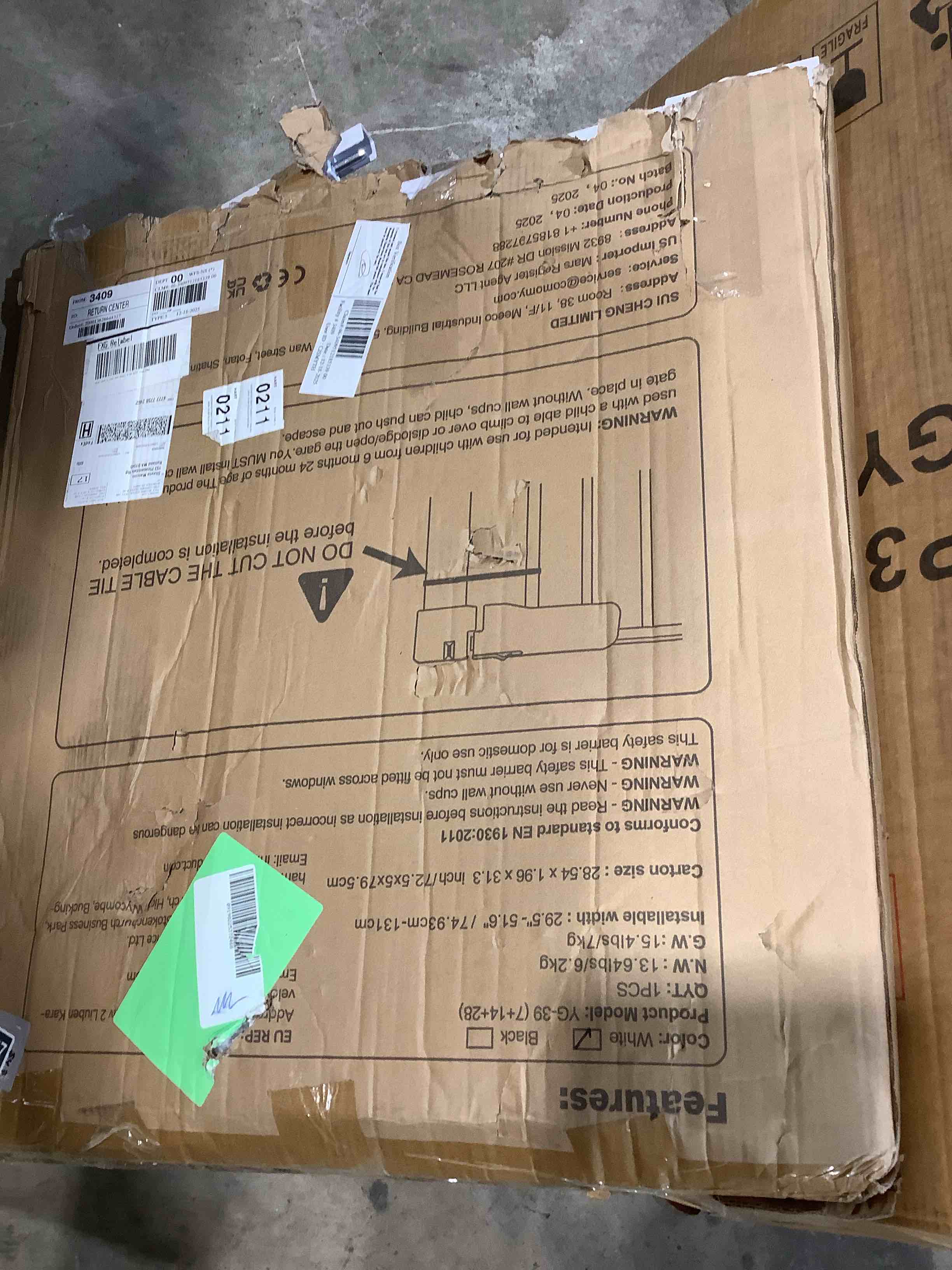 Condition photo showing As Is for comomy yg-39 white safety gate