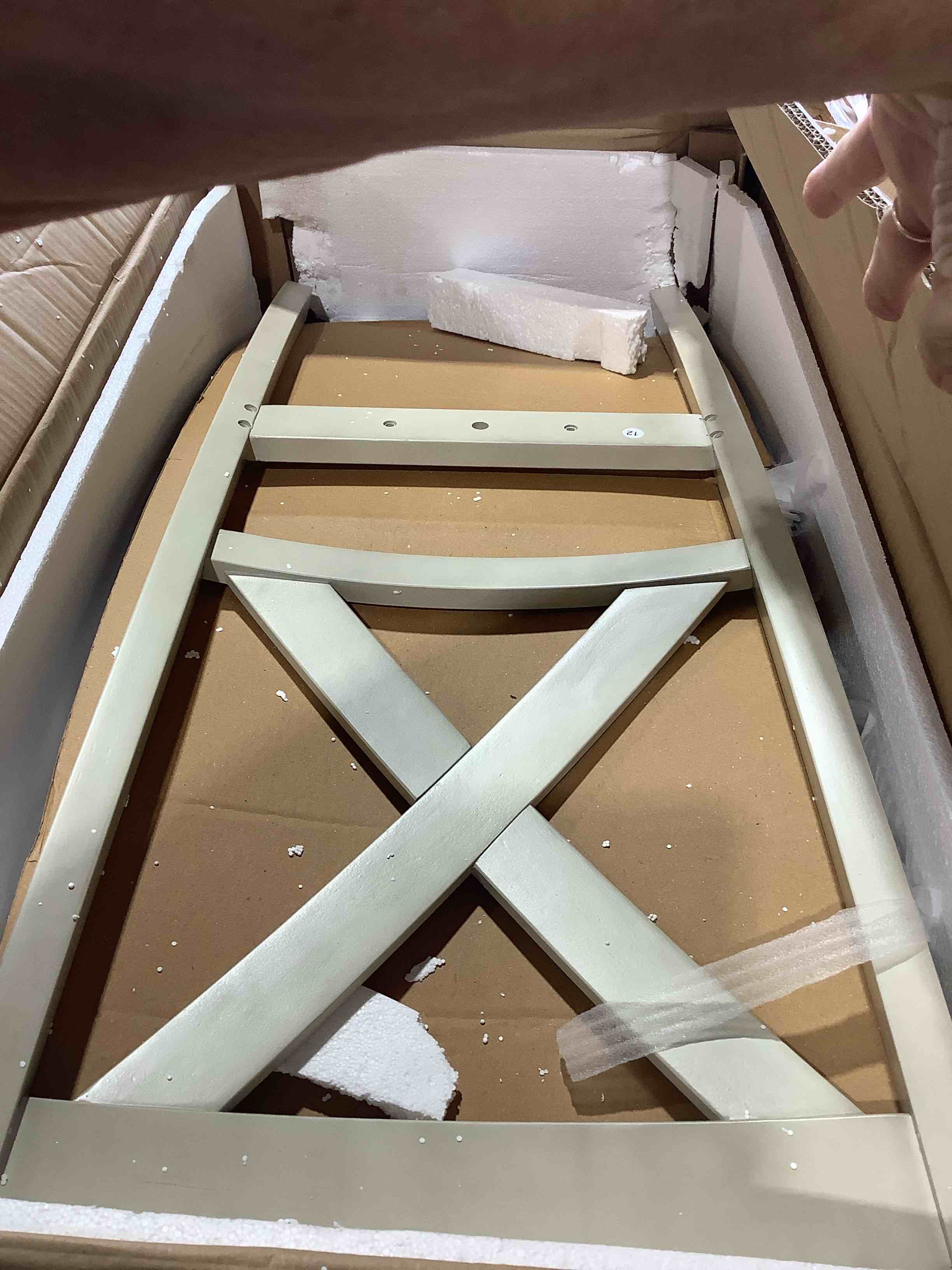 Condition photo showing Good Condition for set of 6 - farmhouse white crisscross chairs white