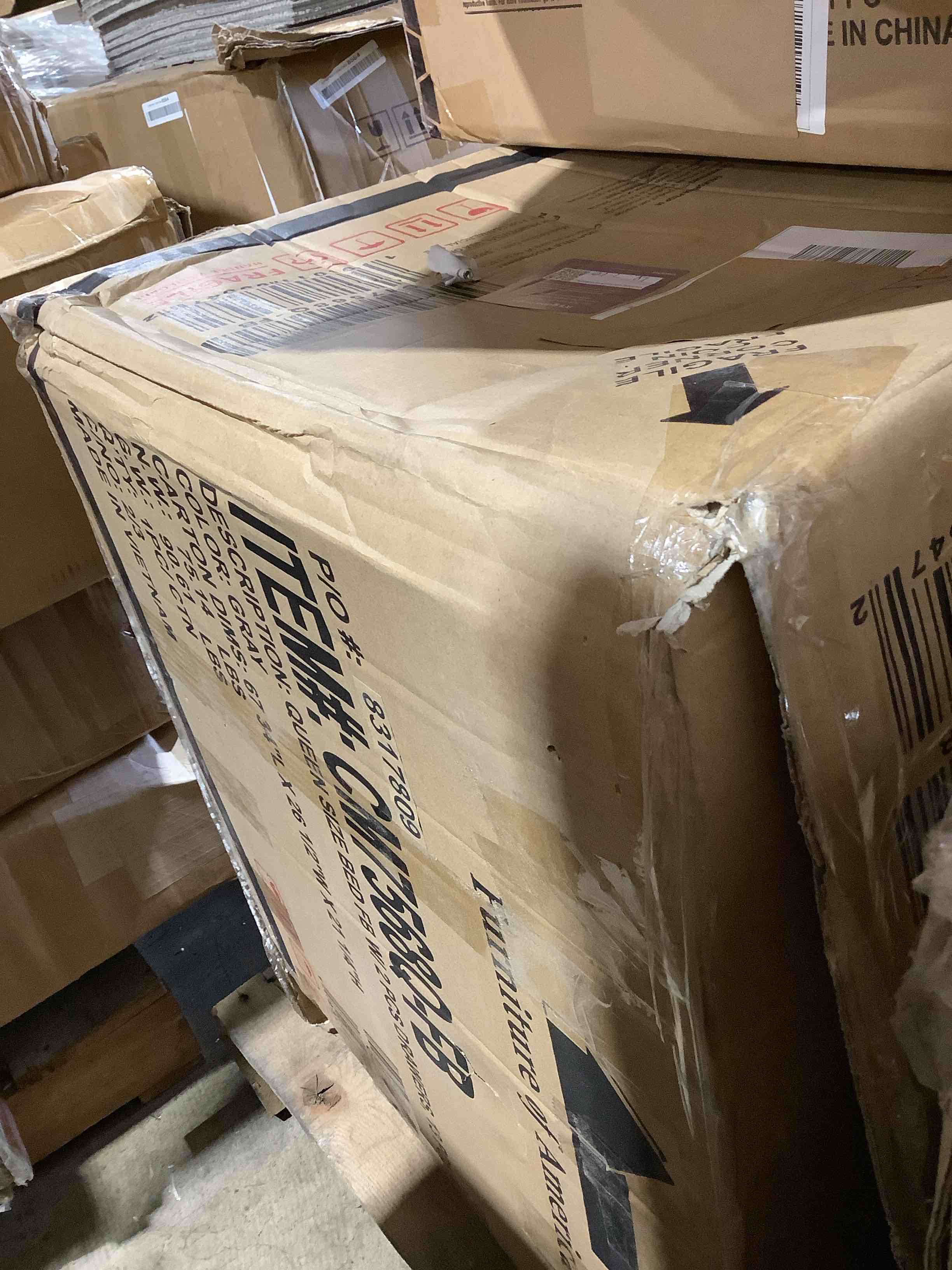Condition photo showing Good Condition for wells 6-piece bedroom set (queen)