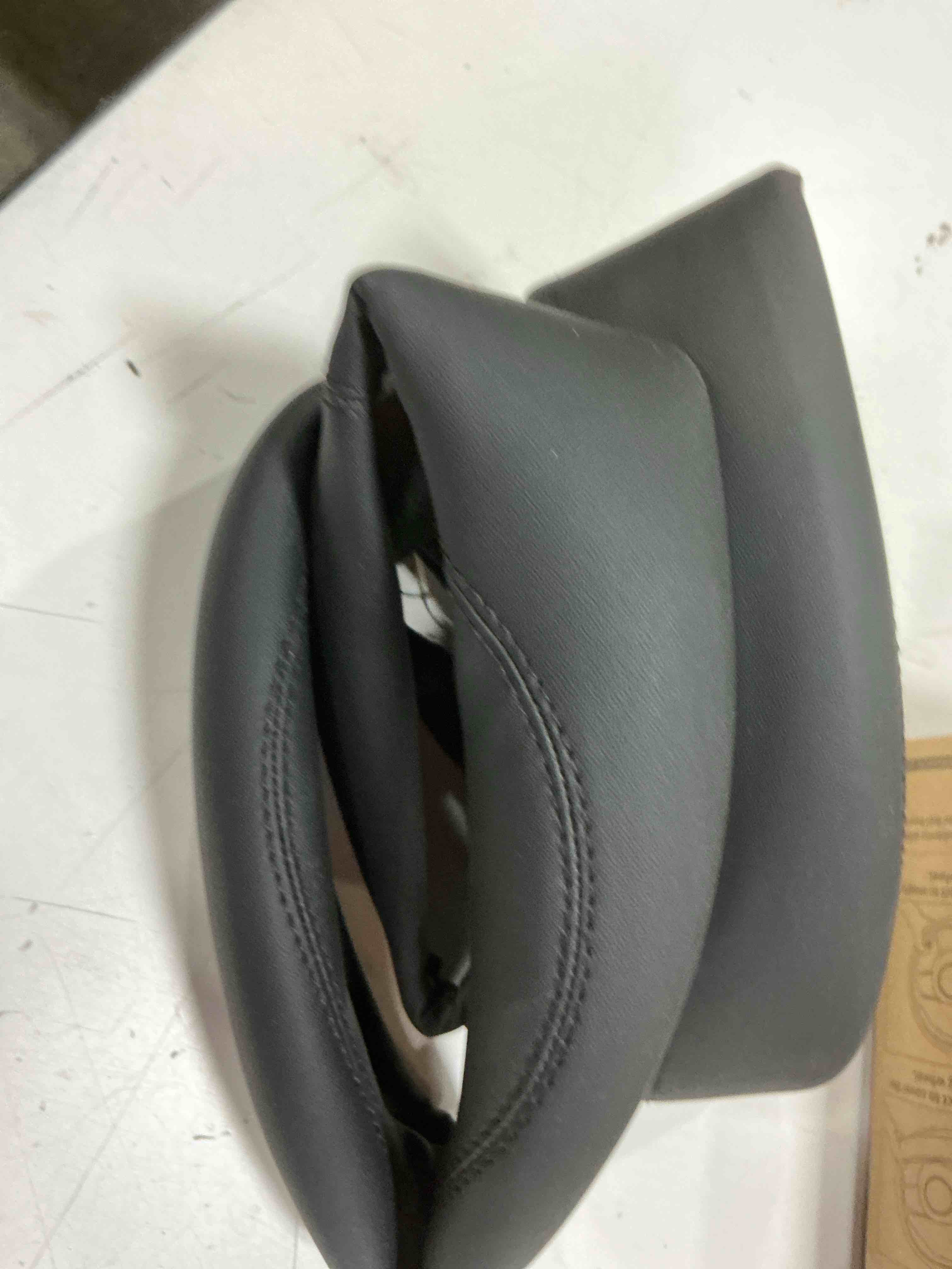 Condition photo showing Good Condition for hotor car steering wheel cover - universal car accessory for diverse cars, leather cover with anti-slip lining, for steering wheel with a diameter of 15.5"-16", black
