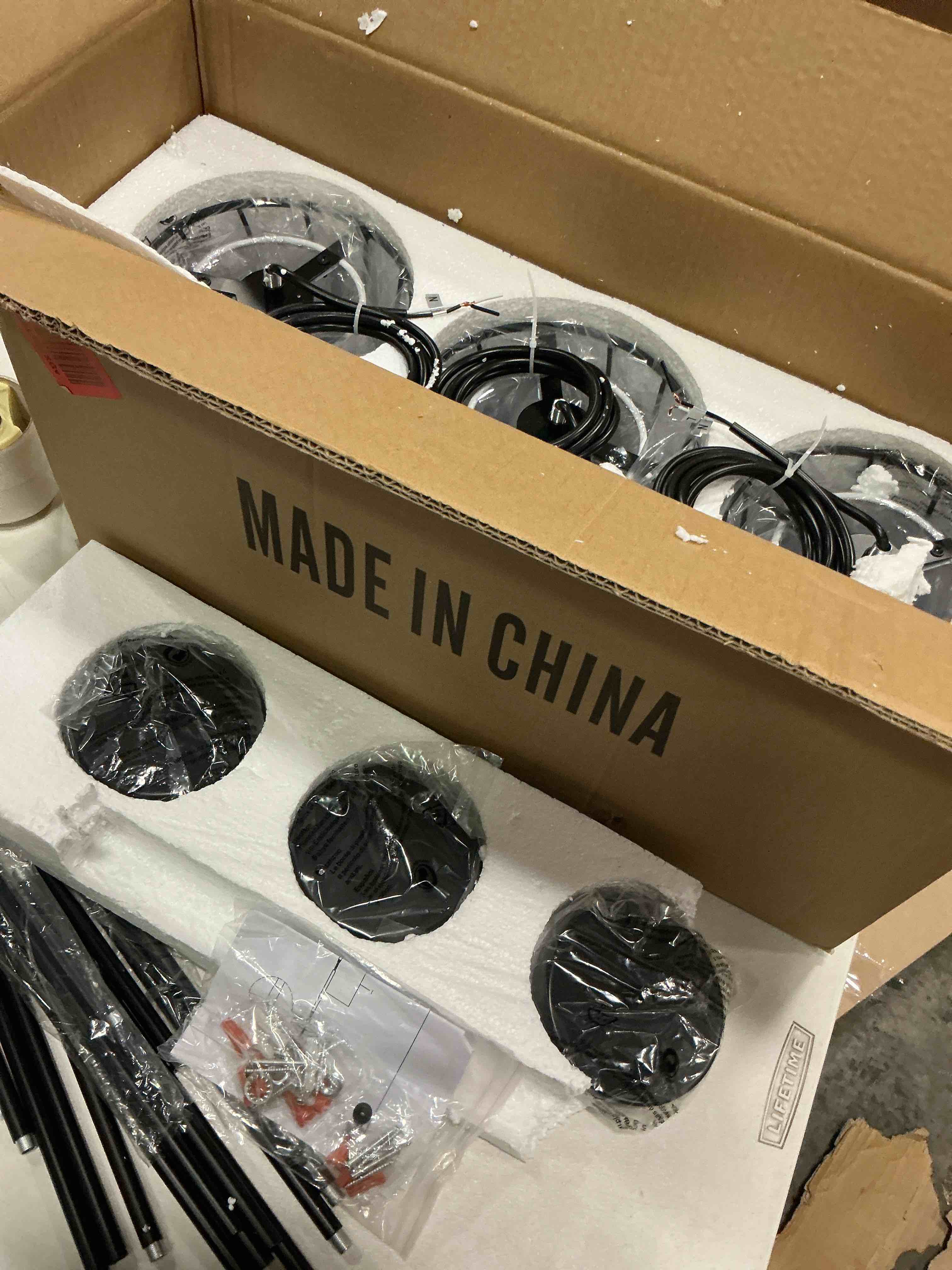 https://s3.amazonaws.com/lotting-images-prod/bidfta/GRA3978612_1777317008397.jpeg