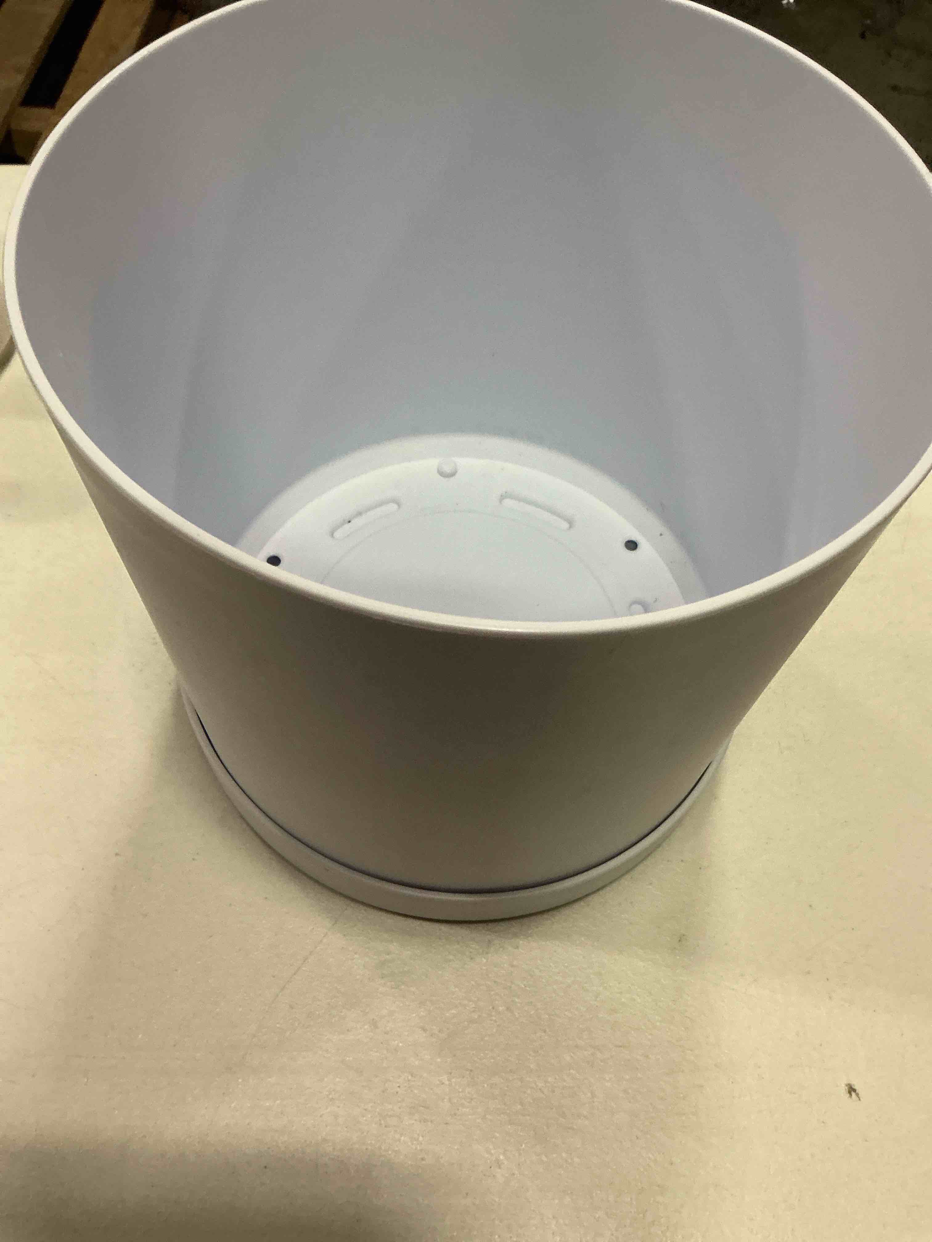 Condition photo showing Good Condition for bloem mathers round planter with saucer tray: 10" - white - modern design, durable plastic pot, removable saucer, for indoor & outdoor use, gardening, 2.6 gallon capacity white 10"