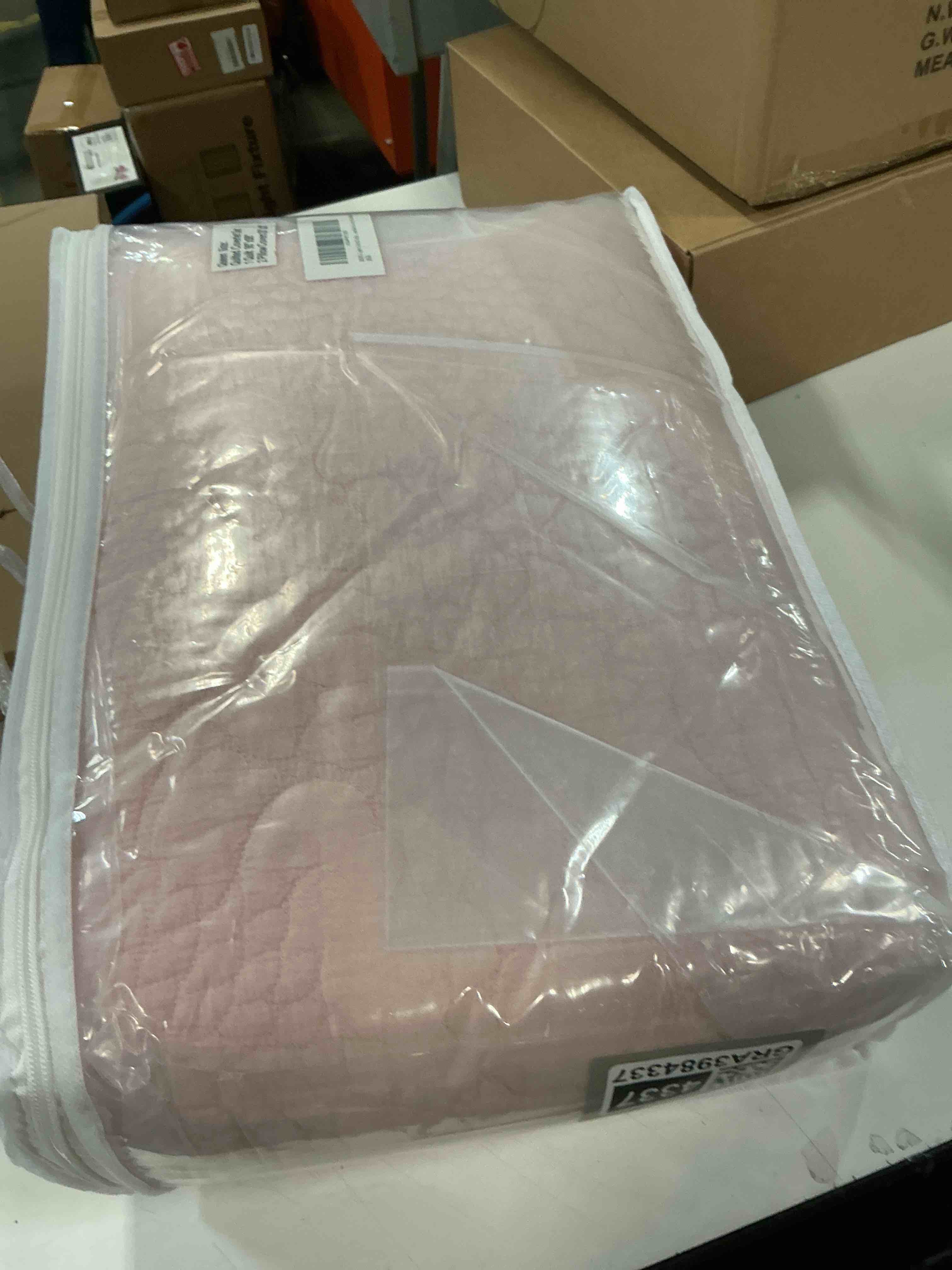 https://s3.amazonaws.com/lotting-images-prod/bidfta/GRA3984337_1778152036196.jpeg