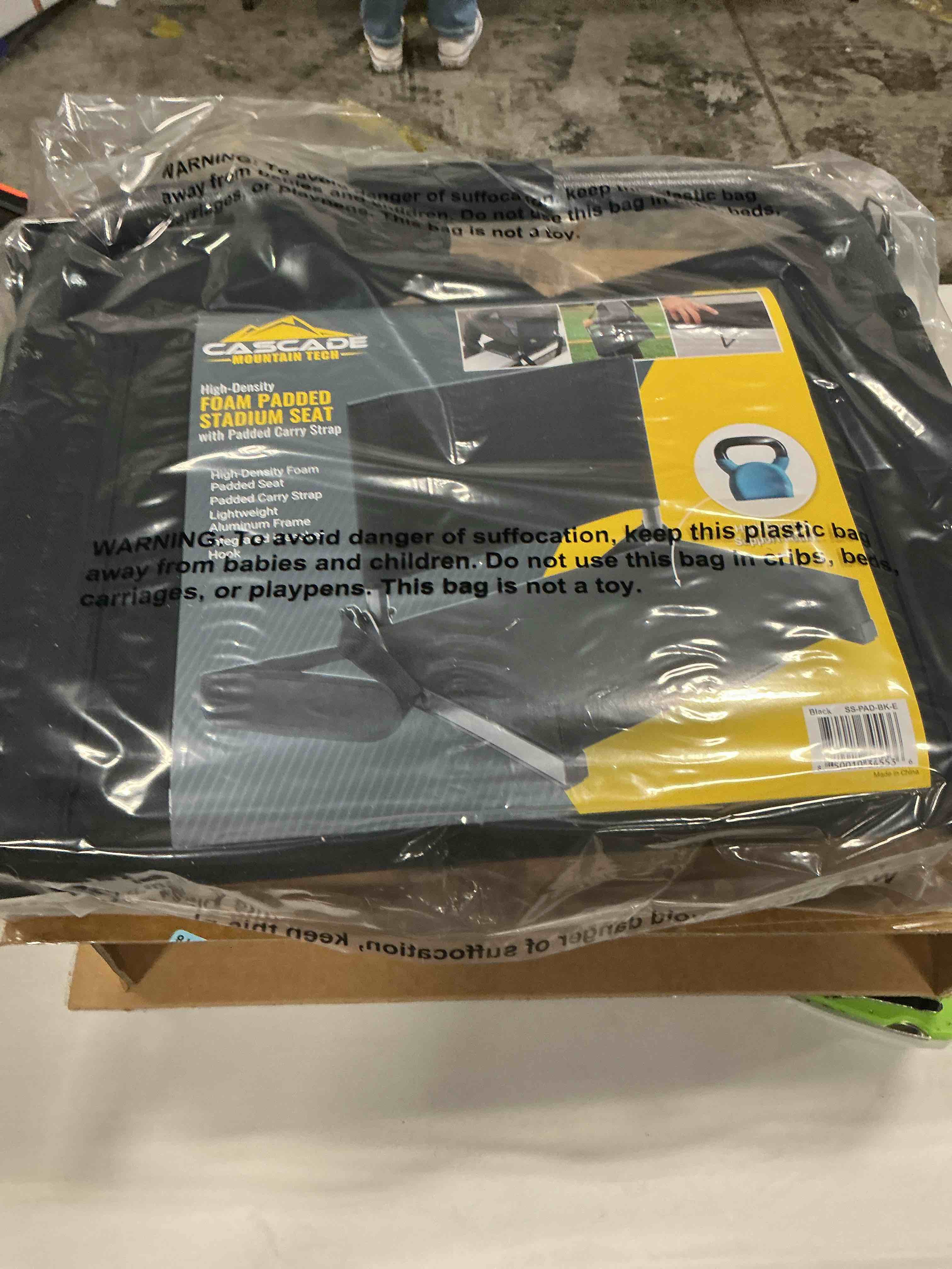 Condition photo showing New/Like New for cascade mountain tech deluxe stadium seat, one size, black ultra padded