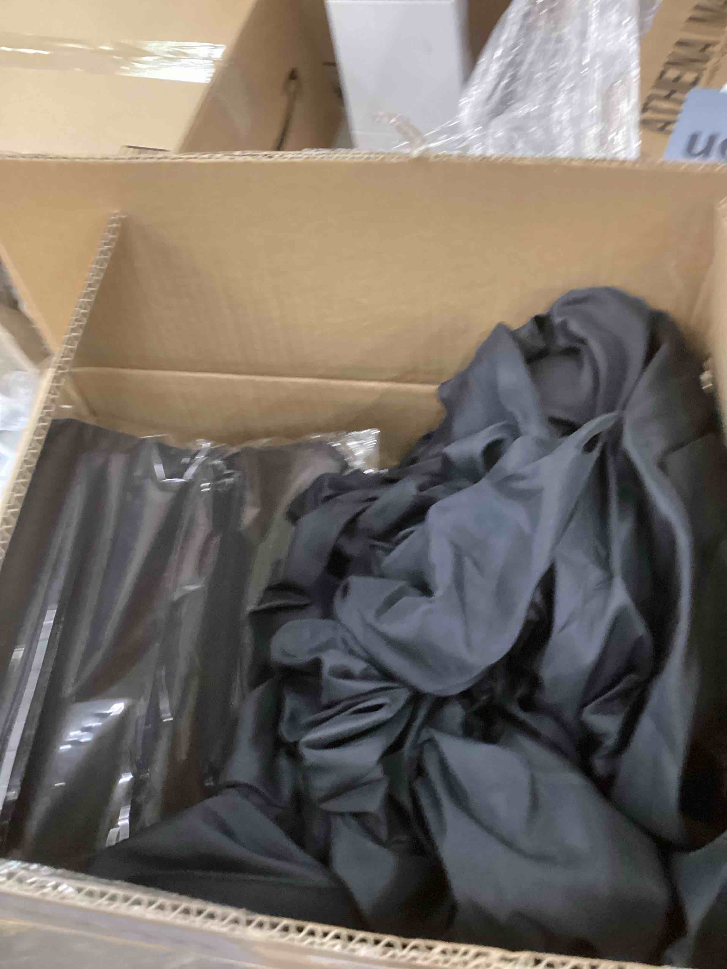 Condition photo showing Good Condition for 8 Packs 120 Inch Black Round Tablecloth in Diameter, Washable Polyester Fabric Tablecloths, Wrinkle Resistant Table Cloth for Wedding Party Banquet Dining Black 8 Pack - 120 Inch Round