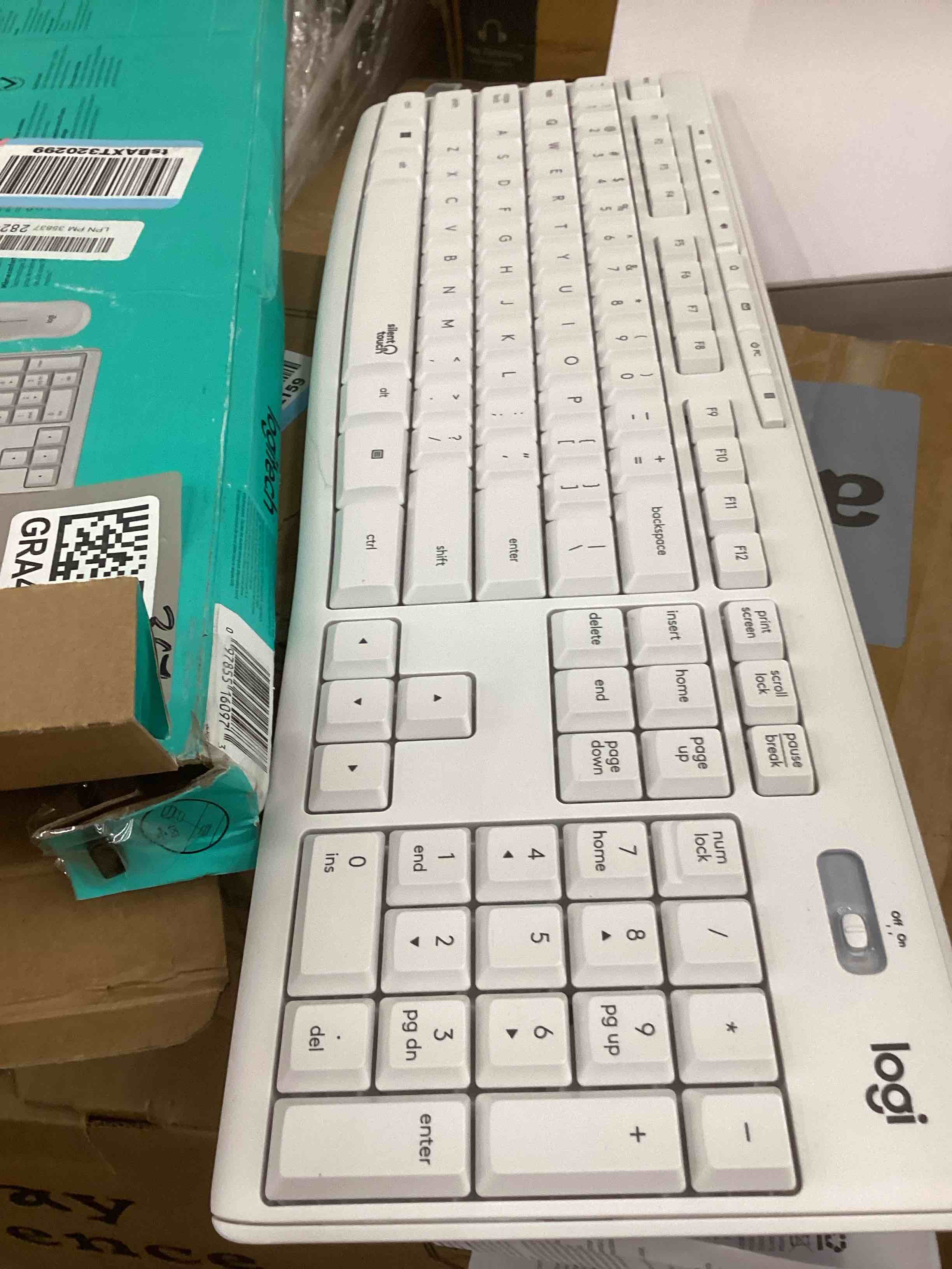 Condition photo showing Good Condition for Logitech MK295 Wireless Mouse & Keyboard Combo with SilentTouch Technology, Full Numpad, Advanced Optical Tracking, Lag-Free Wireless, 90% Less Noise - Off White Off-White (incomplete missing mouse)