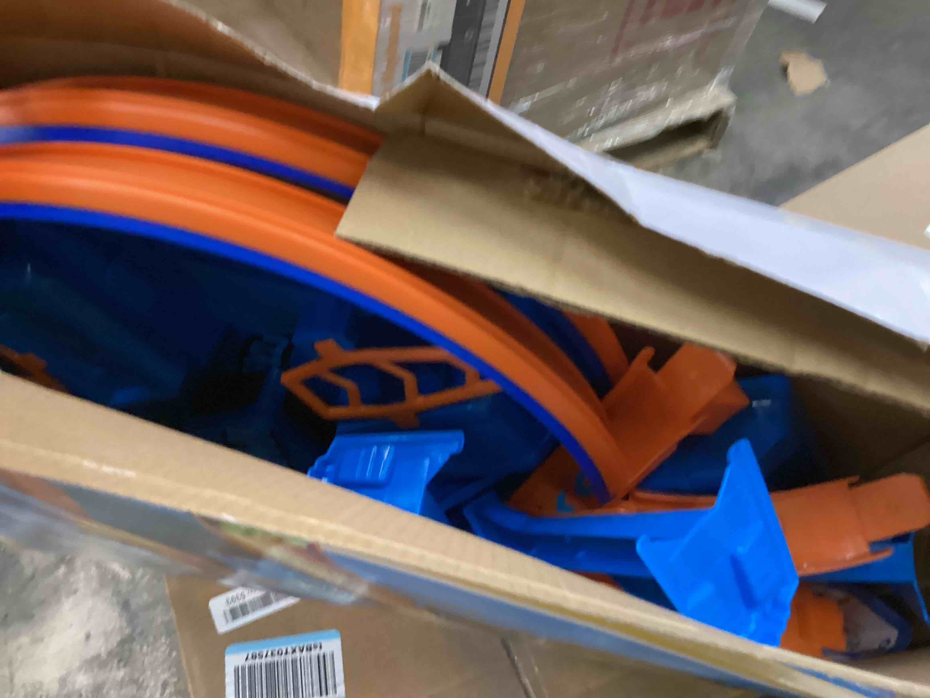 Condition photo showing Good Condition for Hot Wheels Track Set with 1:64 Scale Toy Car, 4 Intersections for Crashing, Powered by a Motorized Booster, Criss-Cross Crash Track (Amazon Exclusive) Criss Cross Crash