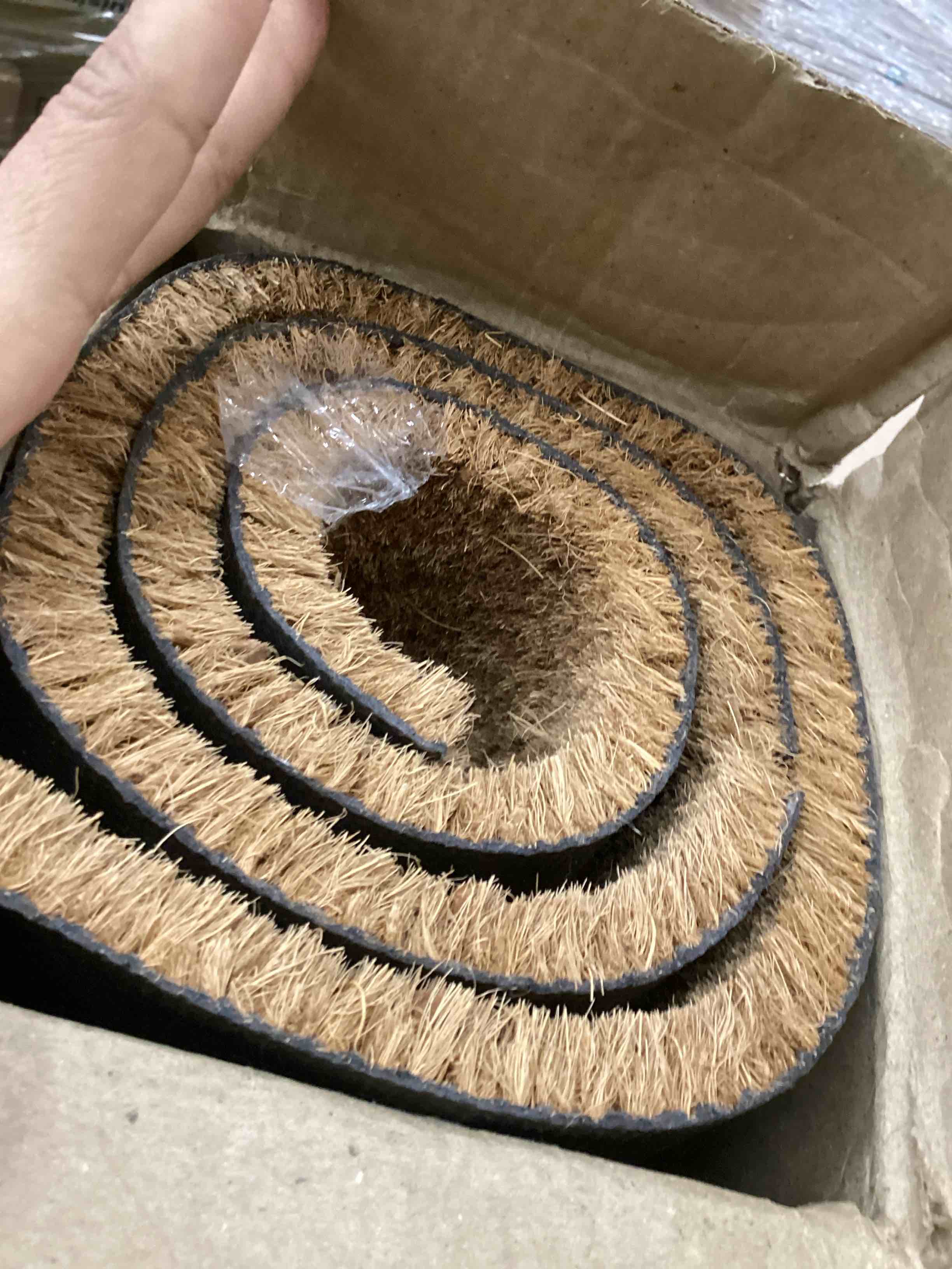 Condition photo showing Good Condition for MAINEVENT Welcome Long Door Mat 48x24 Inch, Oversized Welcome Mat for Double Door Covered Outdoor Entrance with Non-Slip PVC Backing 2' x 4' (Rectangular)