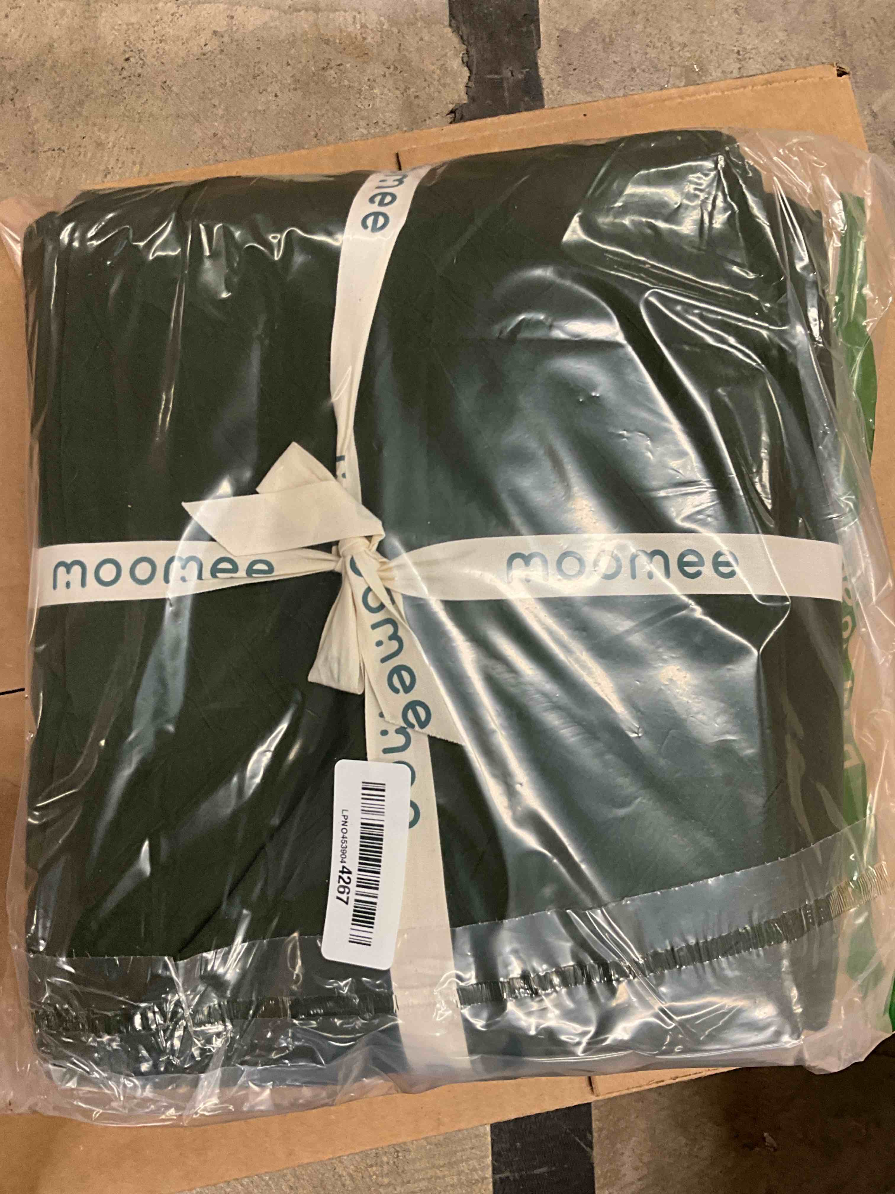 Condition photo showing New/Like New for MooMee Bedding Duvet Cover Set 100% Washed Cotton Linen Like Textured Breathable Durable Soft Comfy (Solid Olive Green, Queen 90"x90") Solid Olive Green (No Comforter) Queen (90"x90")