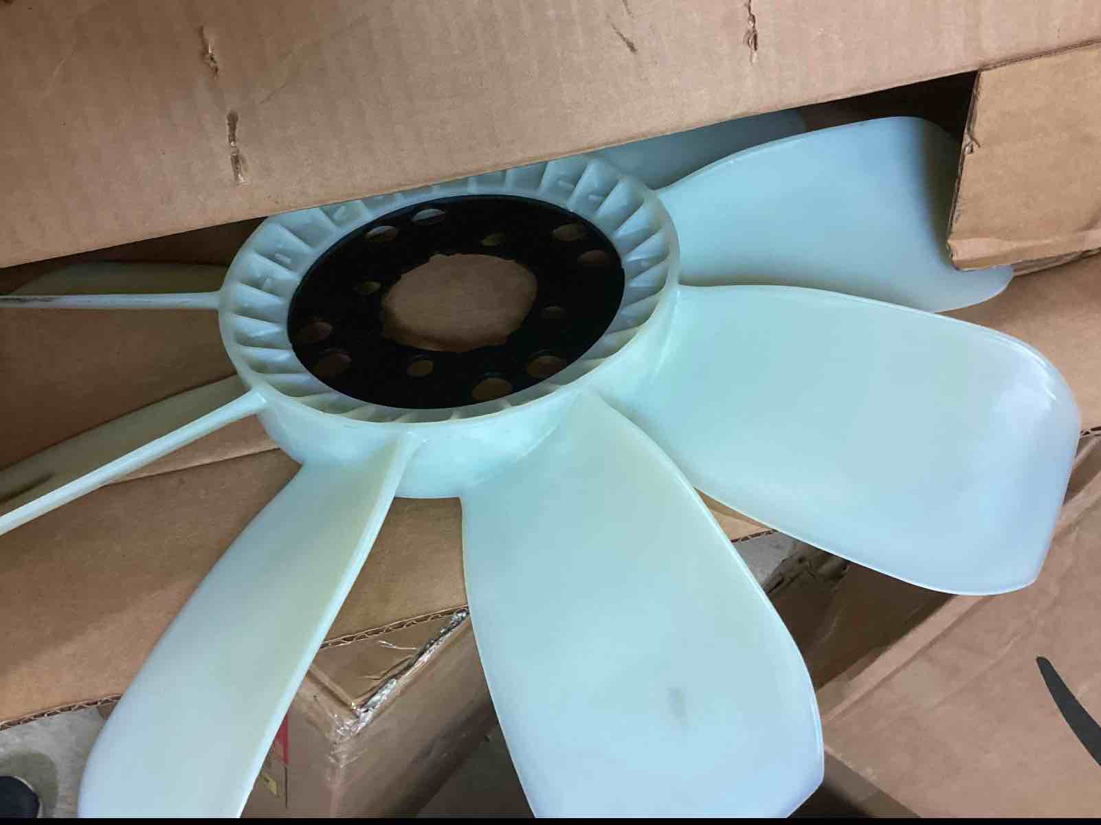 Condition photo showing As Is for gm genuine parts 15-80697 (15167687) engine cooling fan blade
