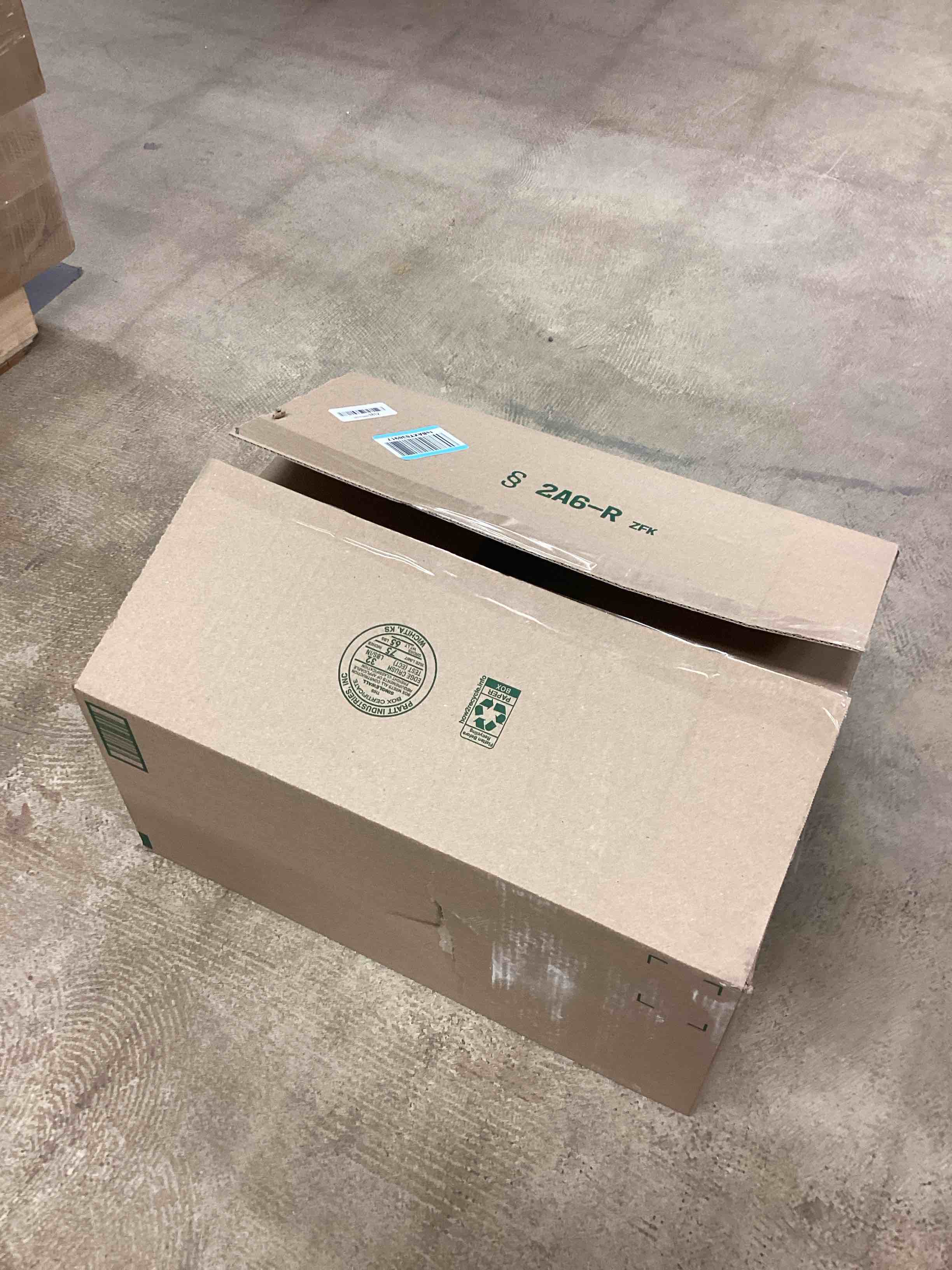 Condition photo showing As Is for Braxio Living Room Decor Collectible Figurines - Mom and Child Playing Ornament,Modern Art Home Decoration Sculpture for Mothers Day Birthday Thanksgiving Office Shelf Bedroom Decor Statue White